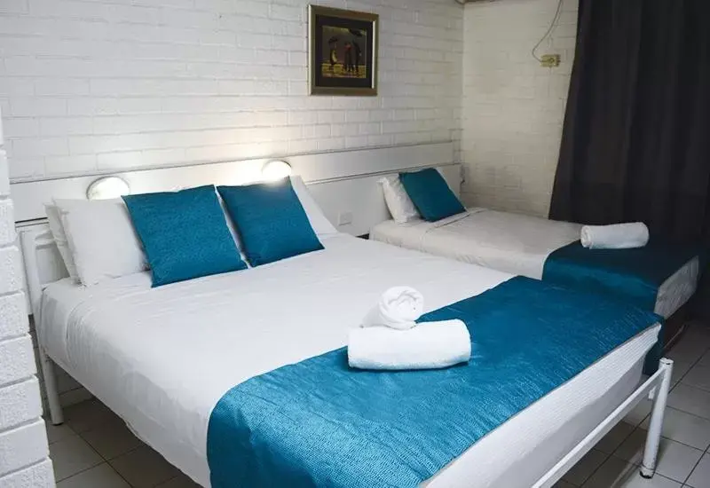 Bedroom, Bed in Marco Polo Motor Inn Sydney