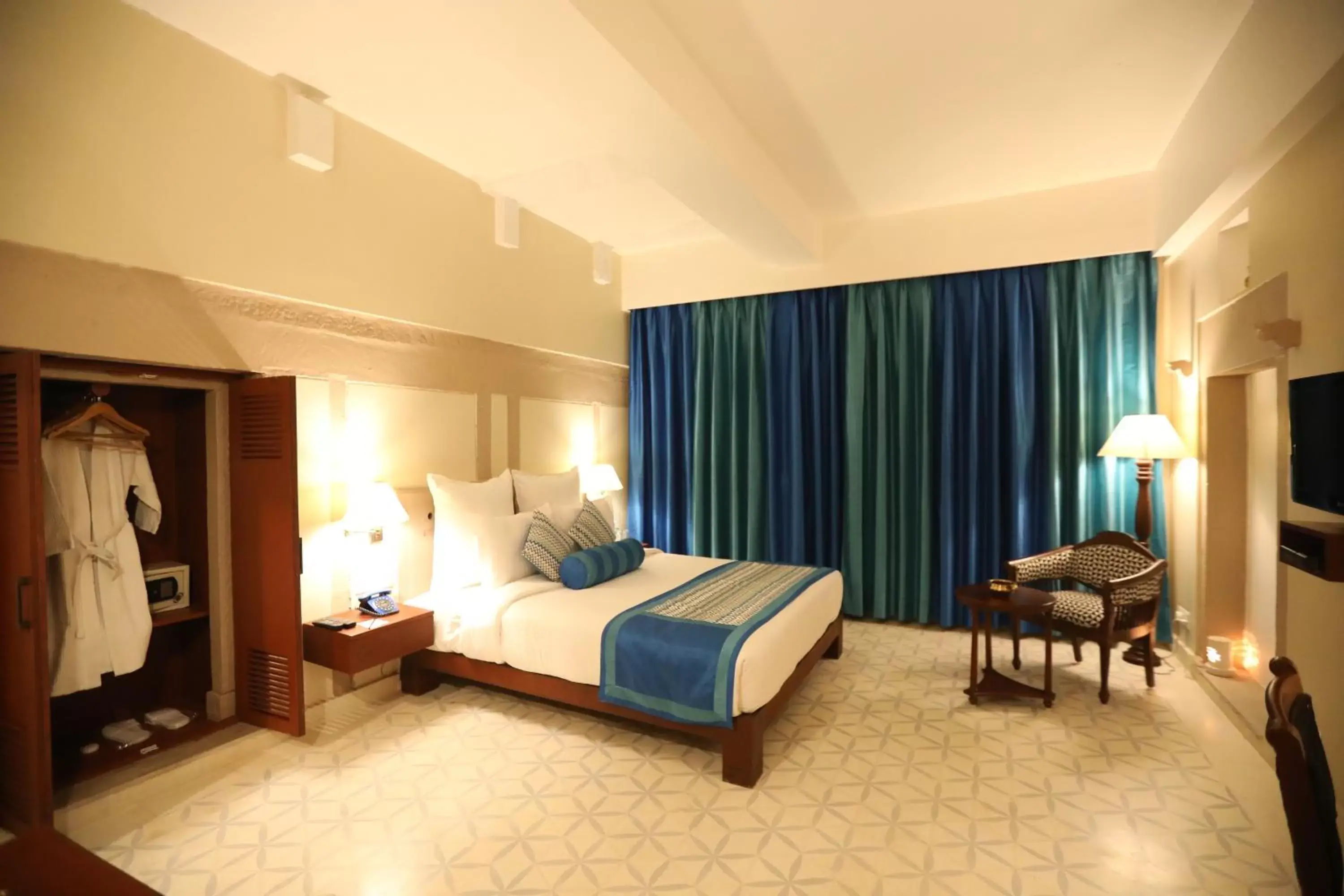 Photo of the whole room, Bed in Guleria Kothi at Ganges