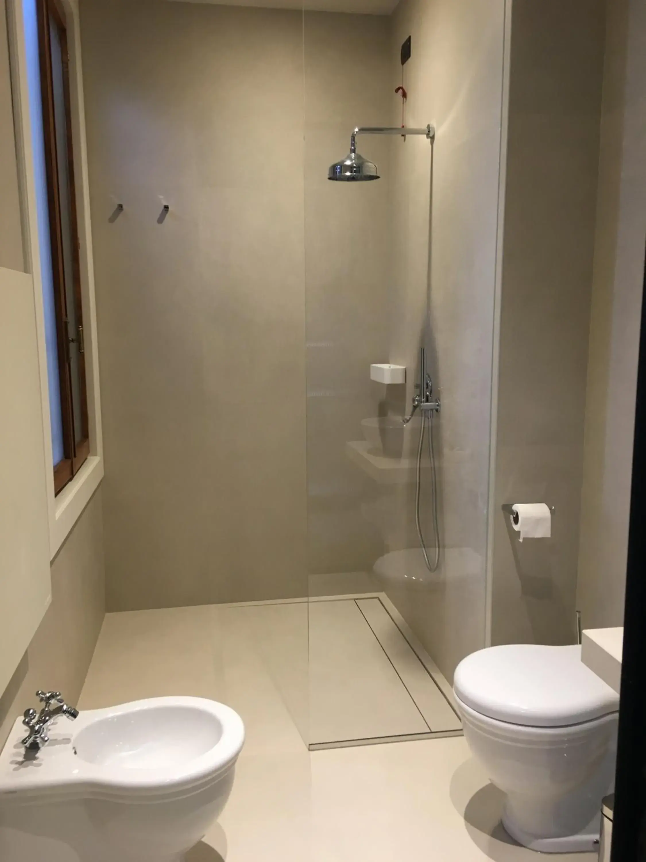 Shower, Bathroom in Hotel 5 Colonne