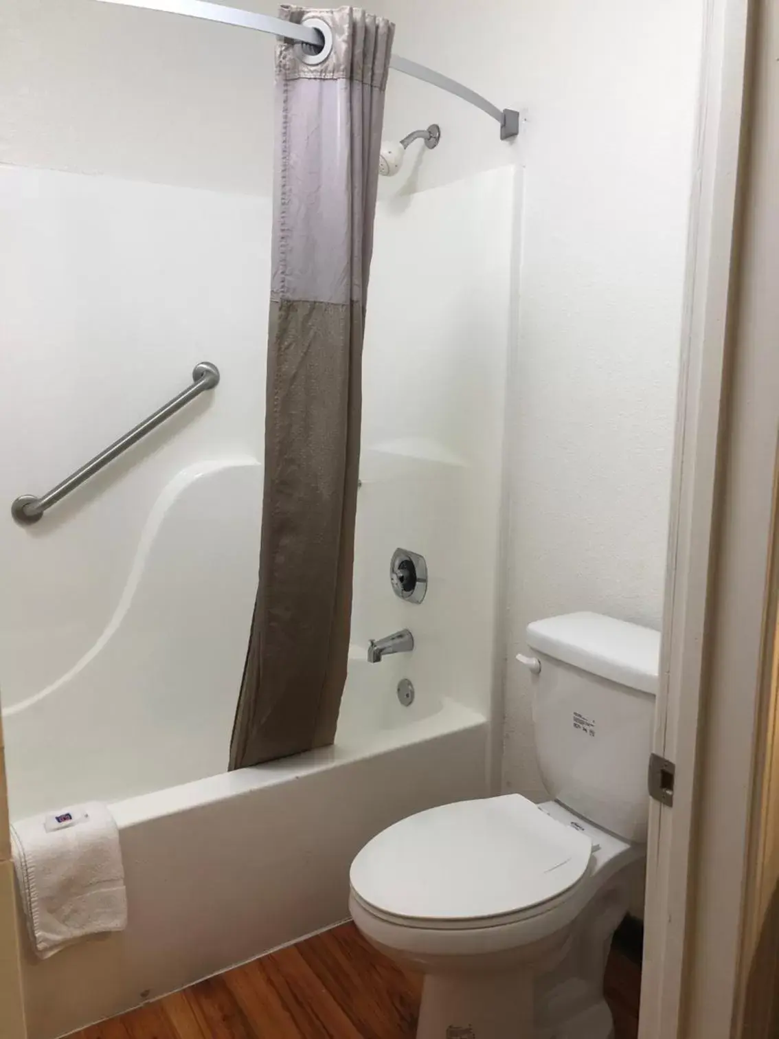 Shower, Bathroom in Motel 6-Nashville, TN - Airport