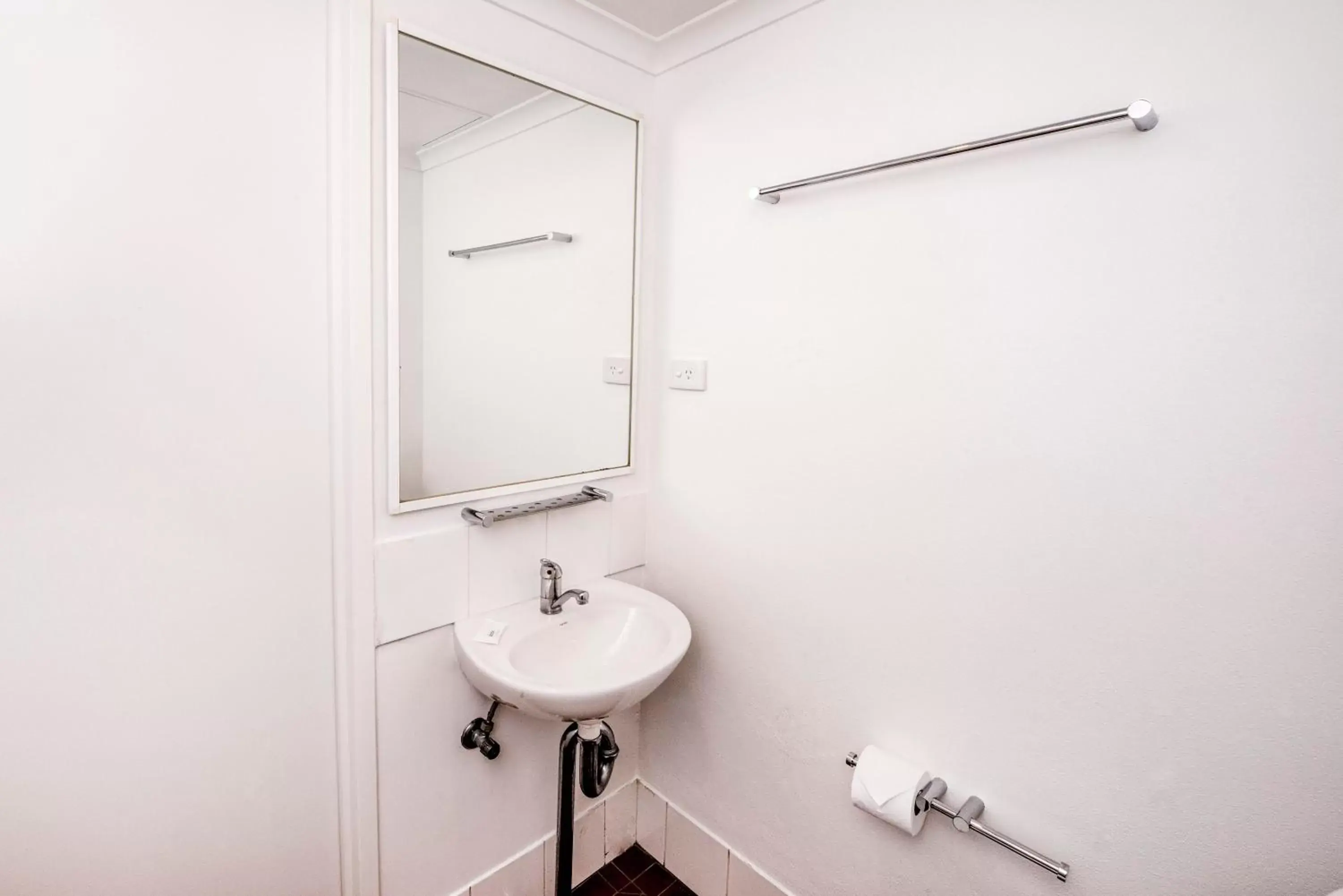 Bathroom in Ibis Budget - Casula Liverpool