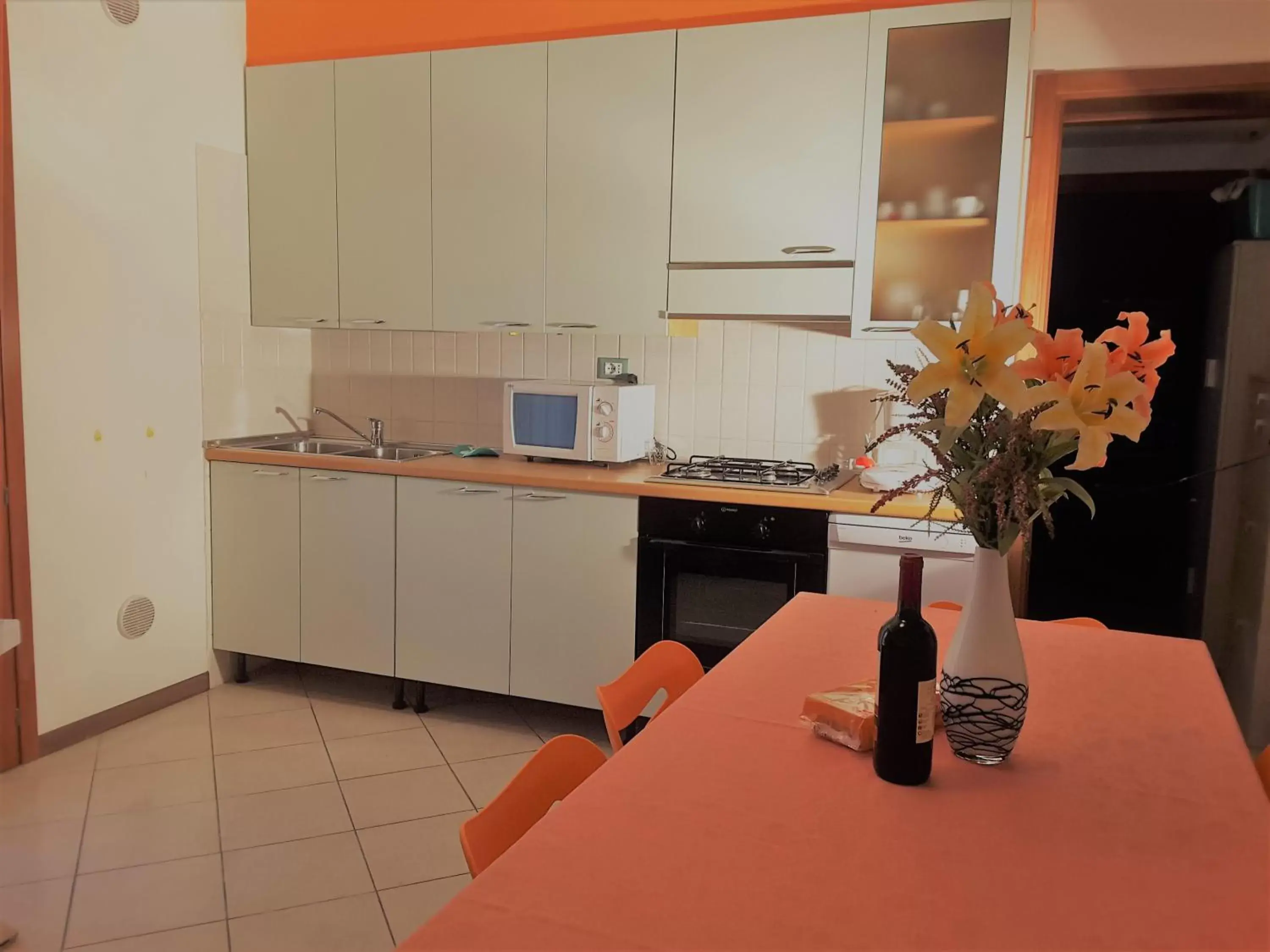 Dining area, Kitchen/Kitchenette in Villaggio dei Fiori Apart- Hotel 3 Stars - Family Resort