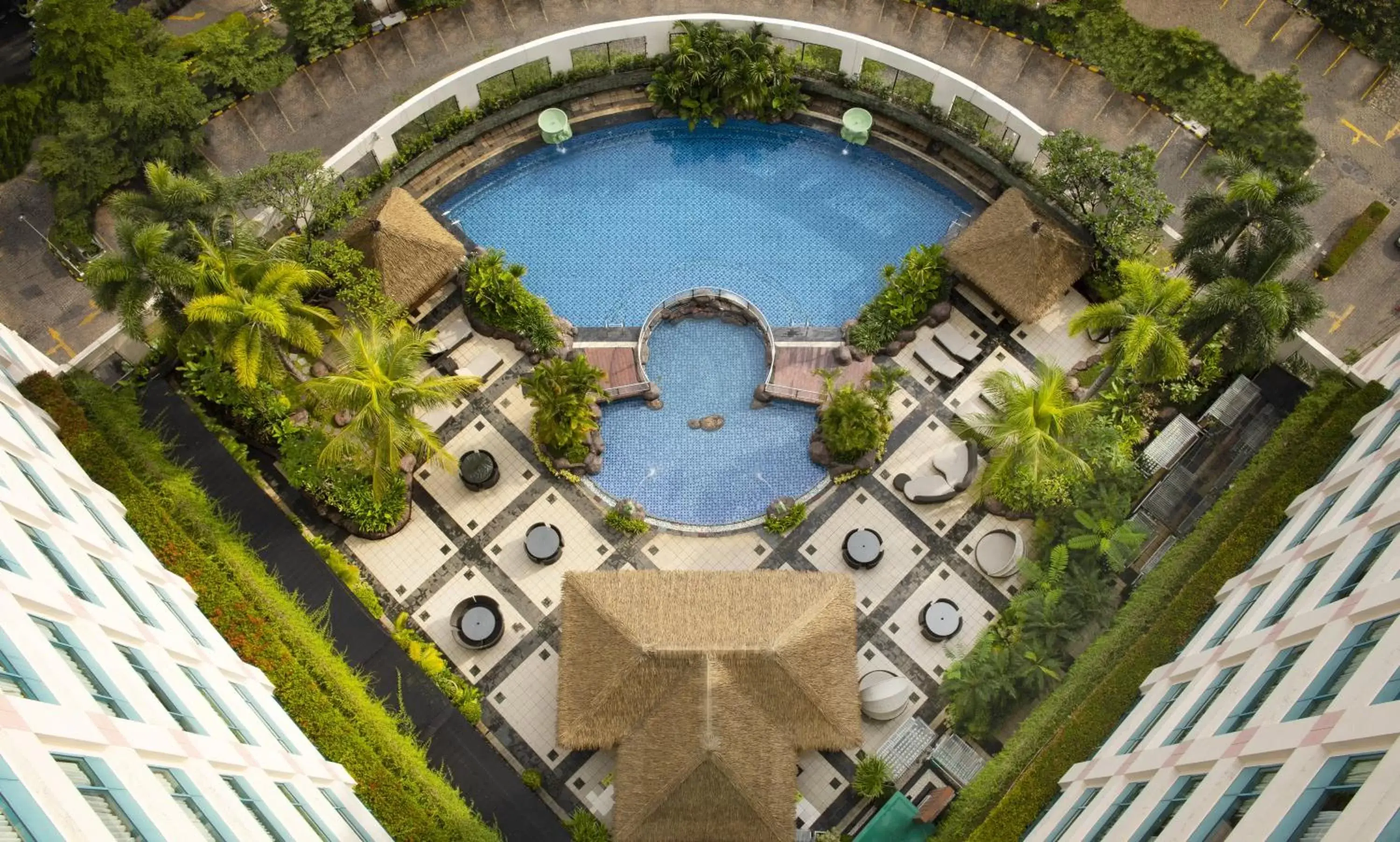 Swimming pool in Hotel Ciputra Jakarta managed by Swiss-Belhotel International Swimming pool in Hotel Ciputra Jakarta managed by Swiss-Belhotel International
