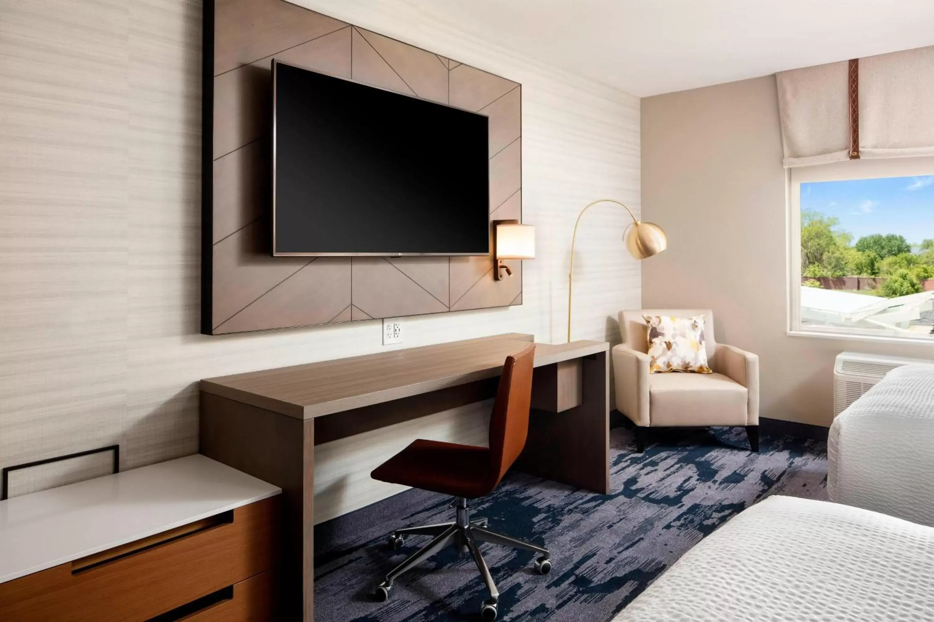 Photo of the whole room, TV/Entertainment Center in Fairfield Inn & Suites By Marriott Louisville Northeast