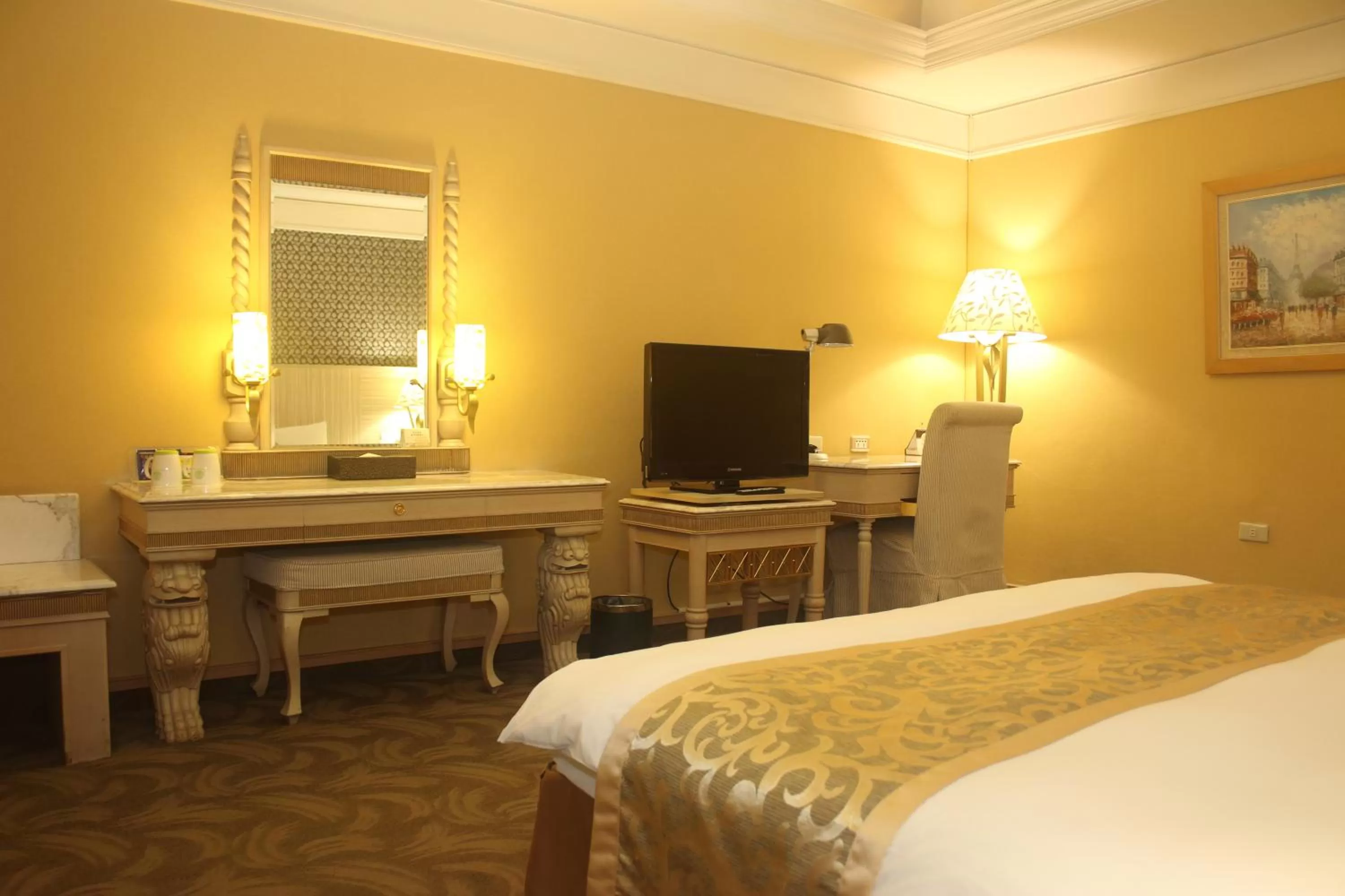 Photo of the whole room, Bed in F Hotel - Taichung