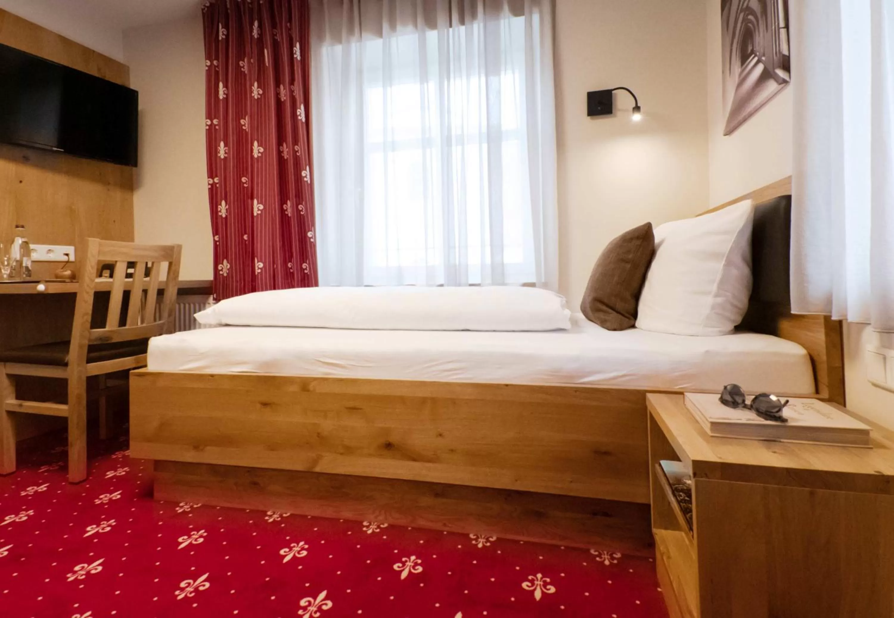 Photo of the whole room, Bed in Klostergasthof Heidenheim - Hotel Garni
