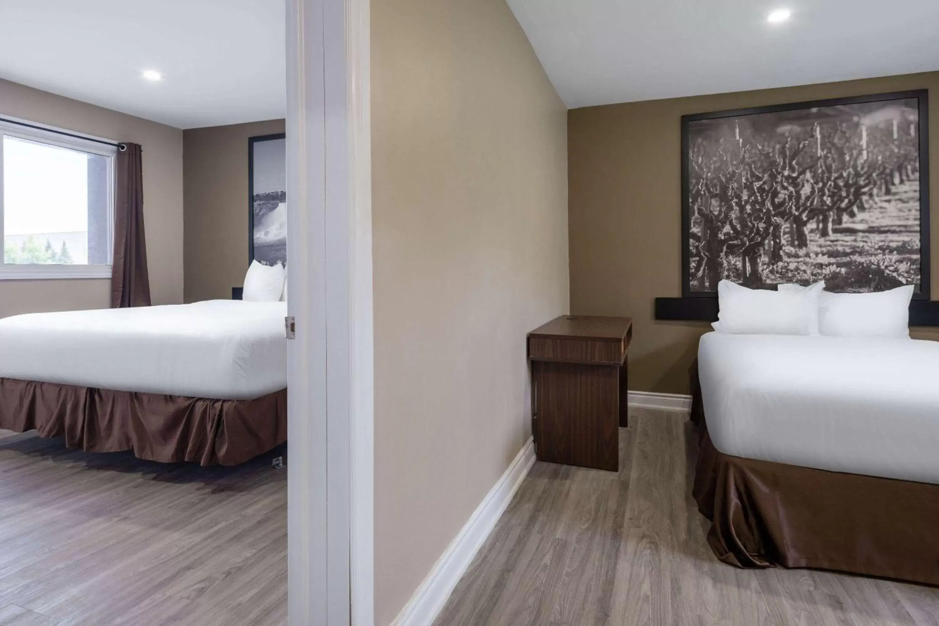 Bed in Super 8 by Wyndham Niagara Falls ON