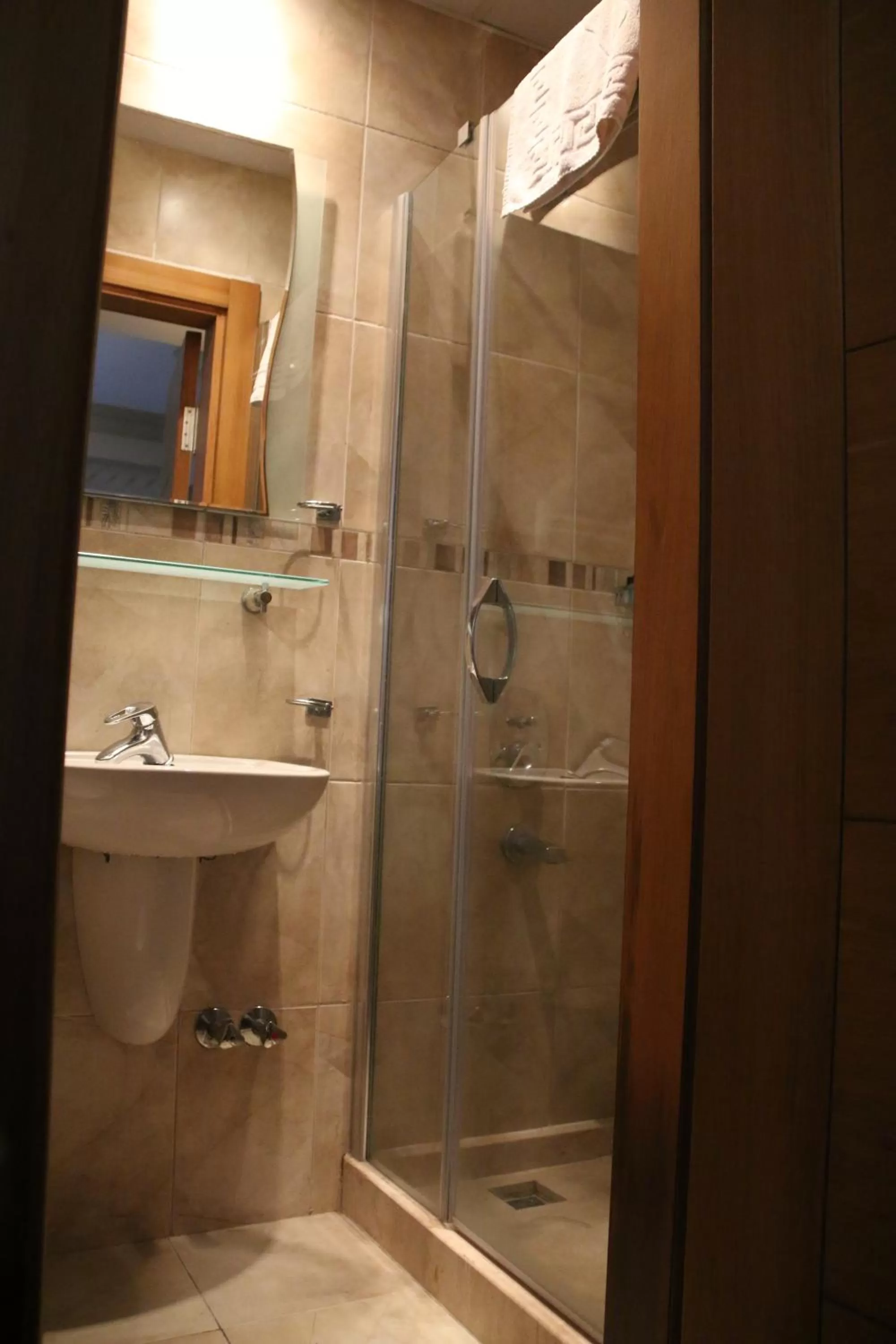 Shower in Grand Peninsula Hotel