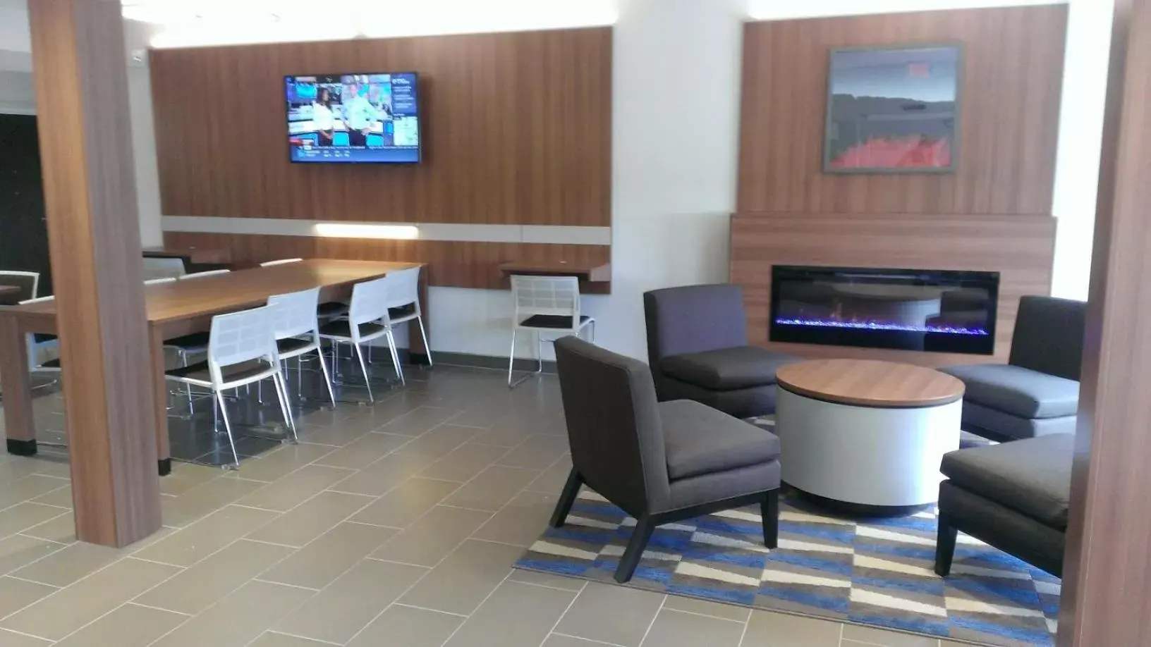 Lobby or reception, Lounge/Bar in Microtel Inn & Suites by Wyndham Binghamton
