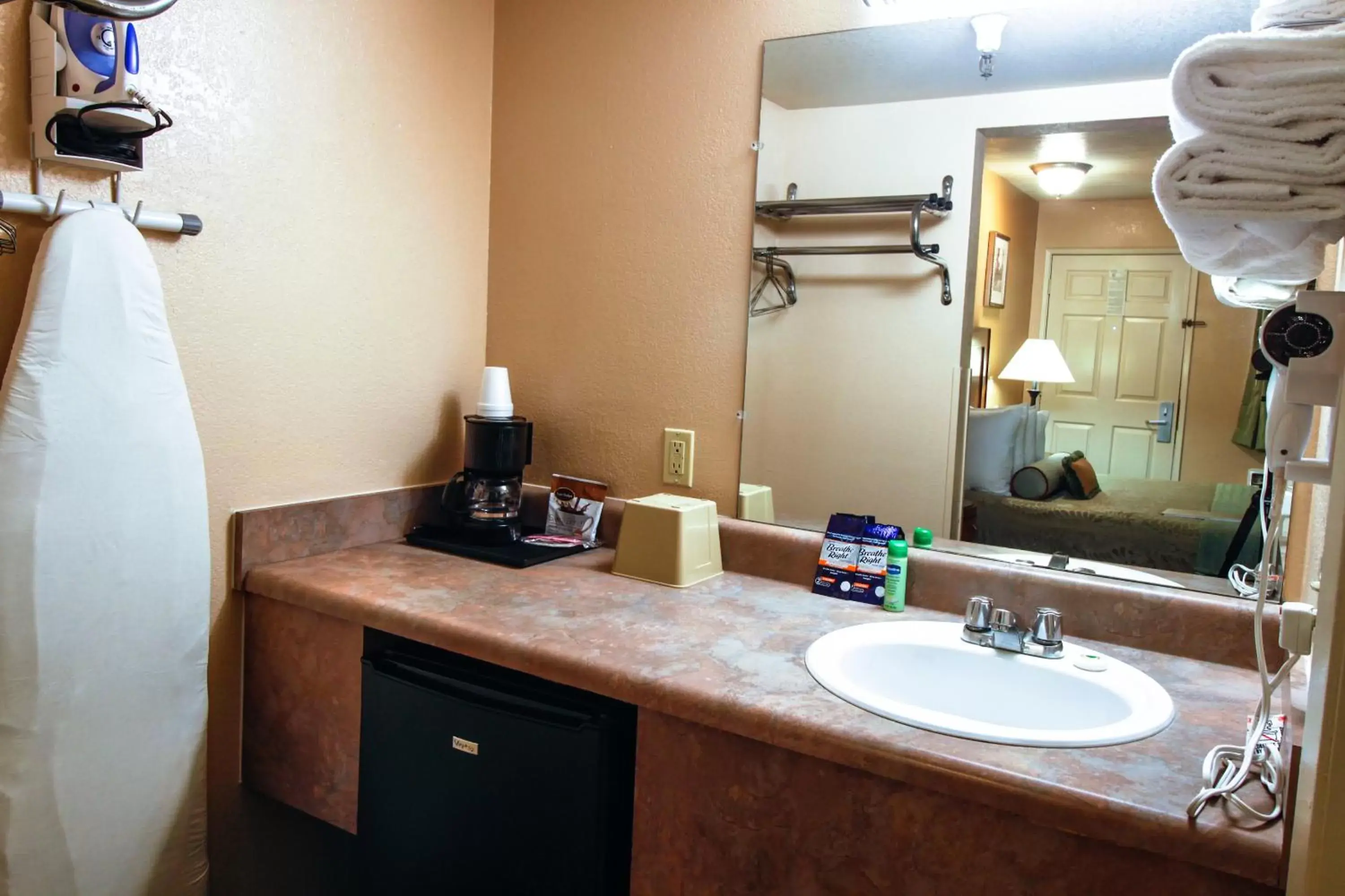 Bathroom in Heritage Inn La Mesa