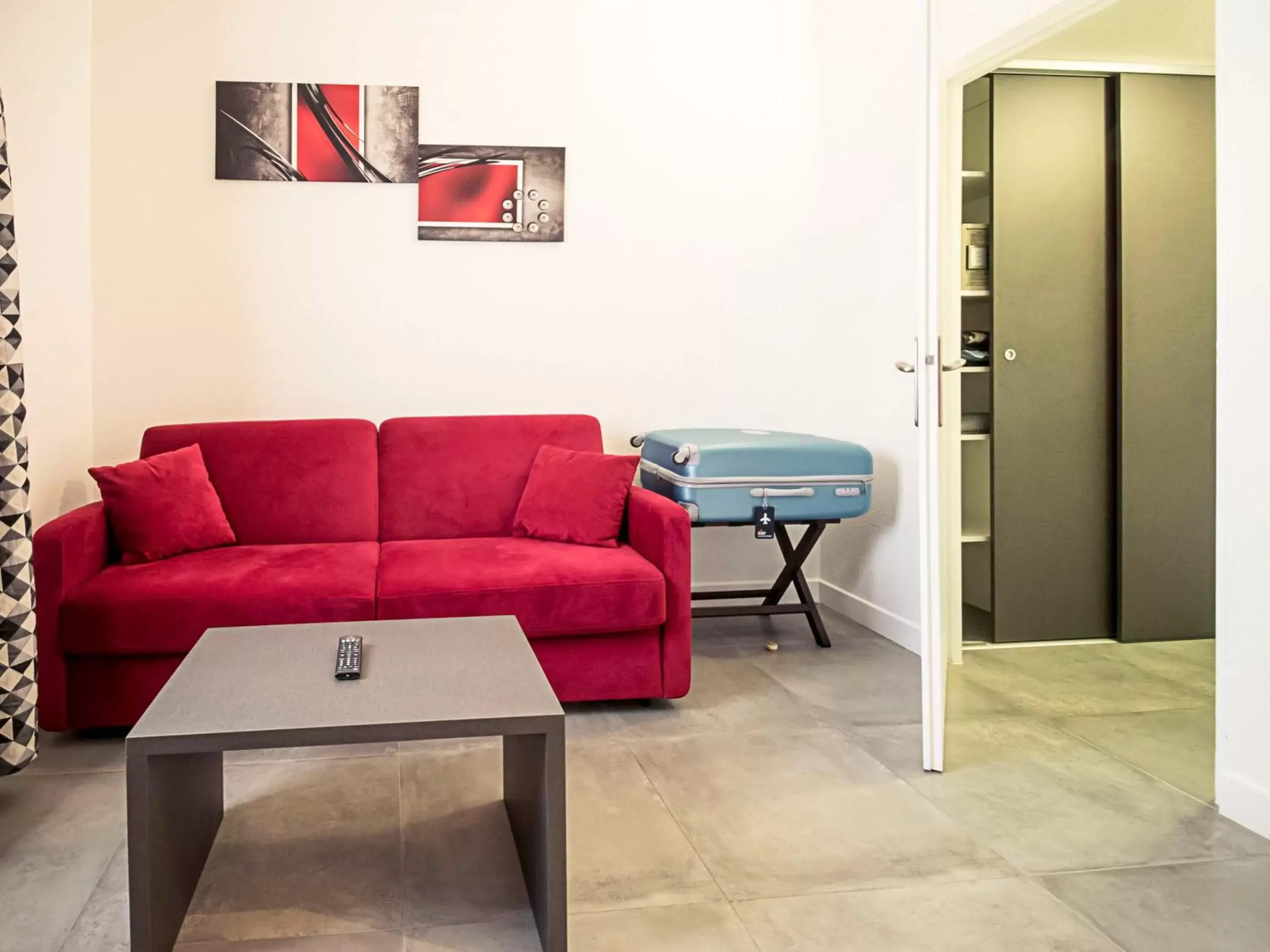 Bedroom, Seating Area in Mercure Lyon Est Villefontaine