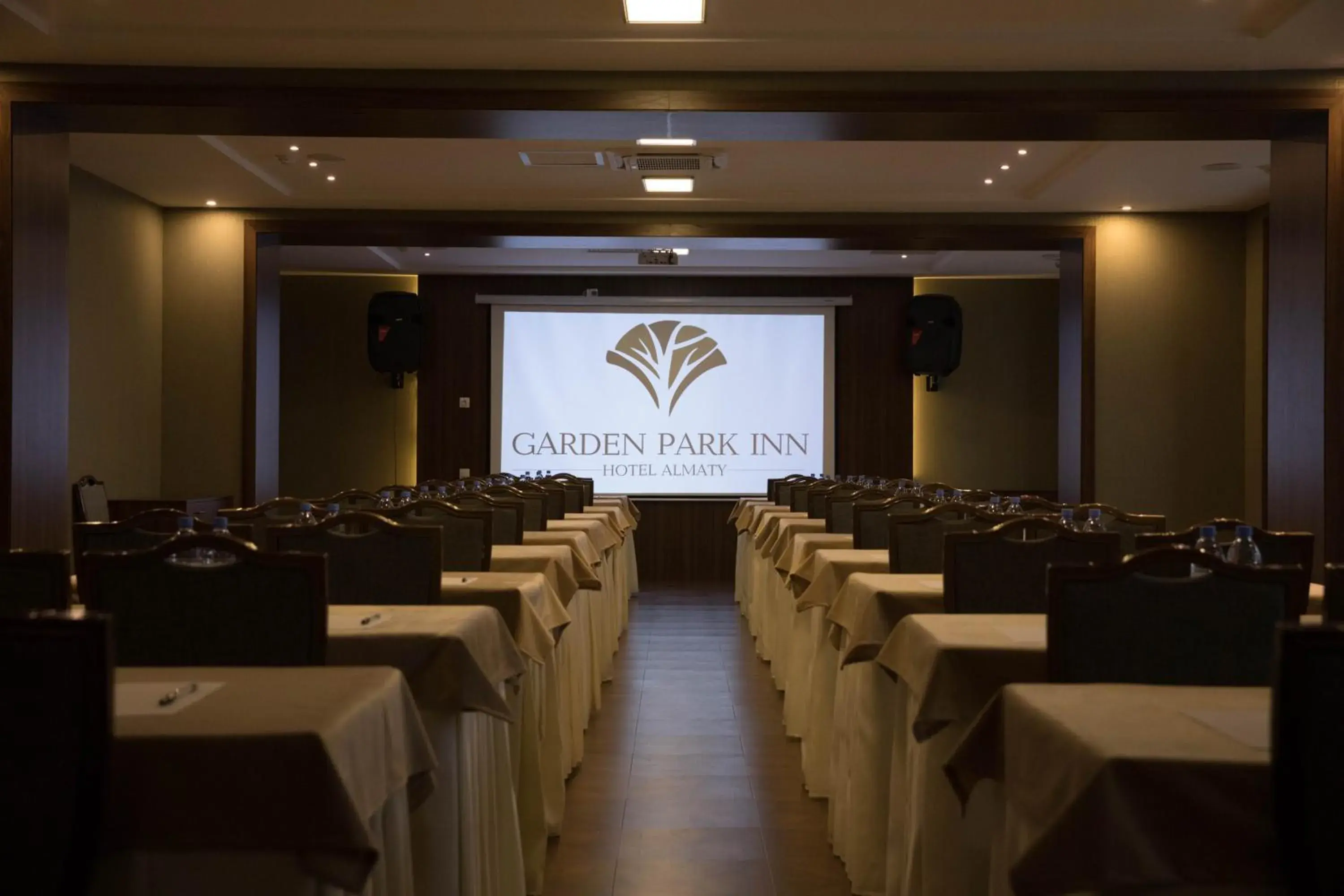 Business facilities in Garden Park Inn