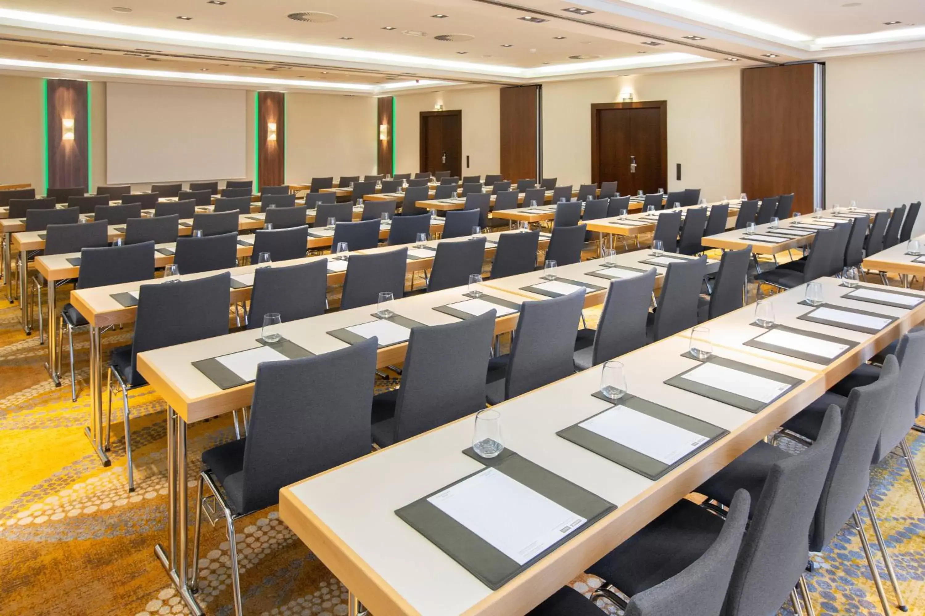 Meeting/conference room in Courtyard by Marriott Düsseldorf Seestern