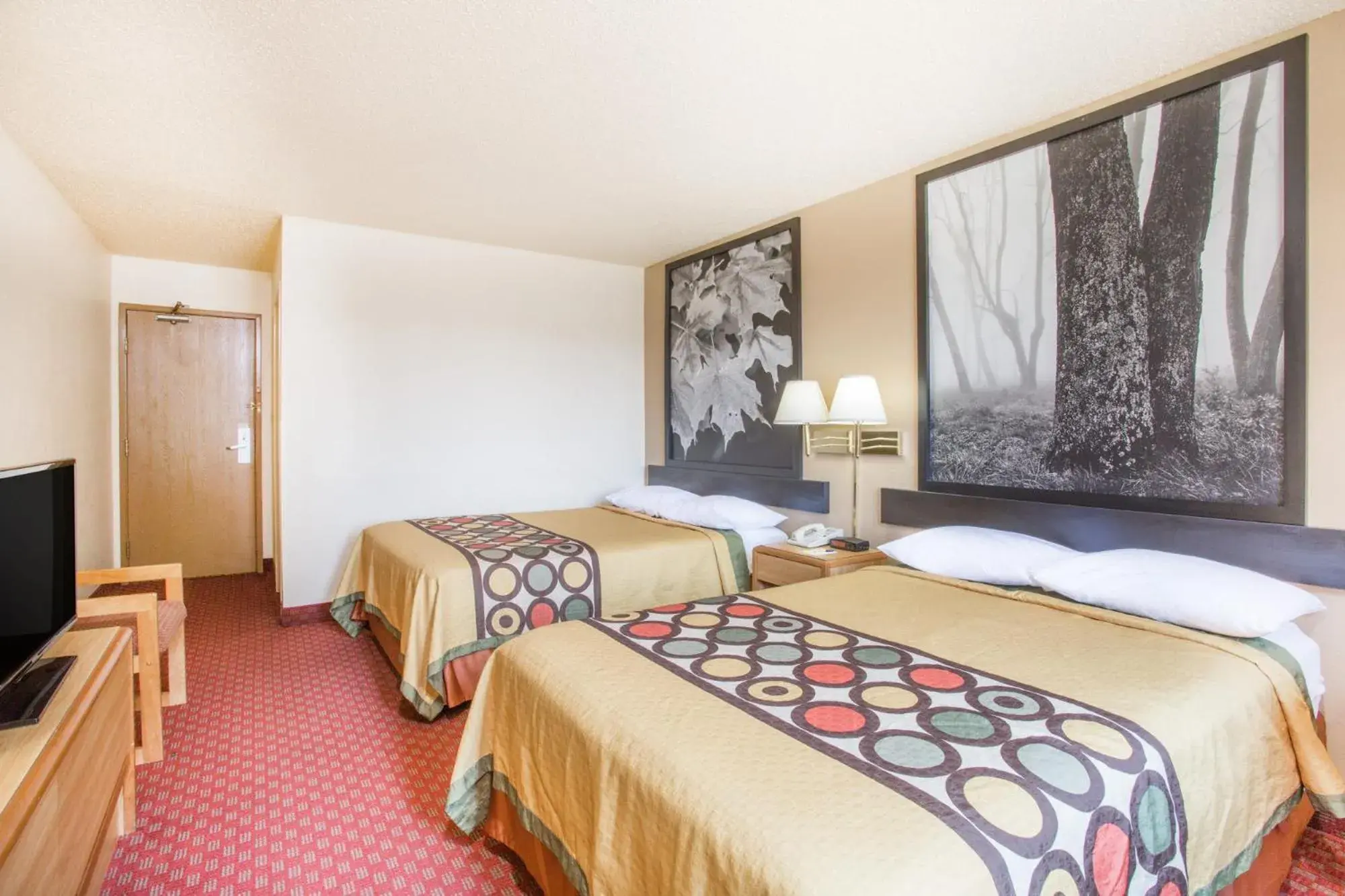 Deluxe Double Room with Two Double Beds - Non-Smoking in Super 8 by Wyndham Lexington VA Deluxe Double Room with Two Double Beds - Non-Smoking in Super 8 by Wyndham Lexington VA