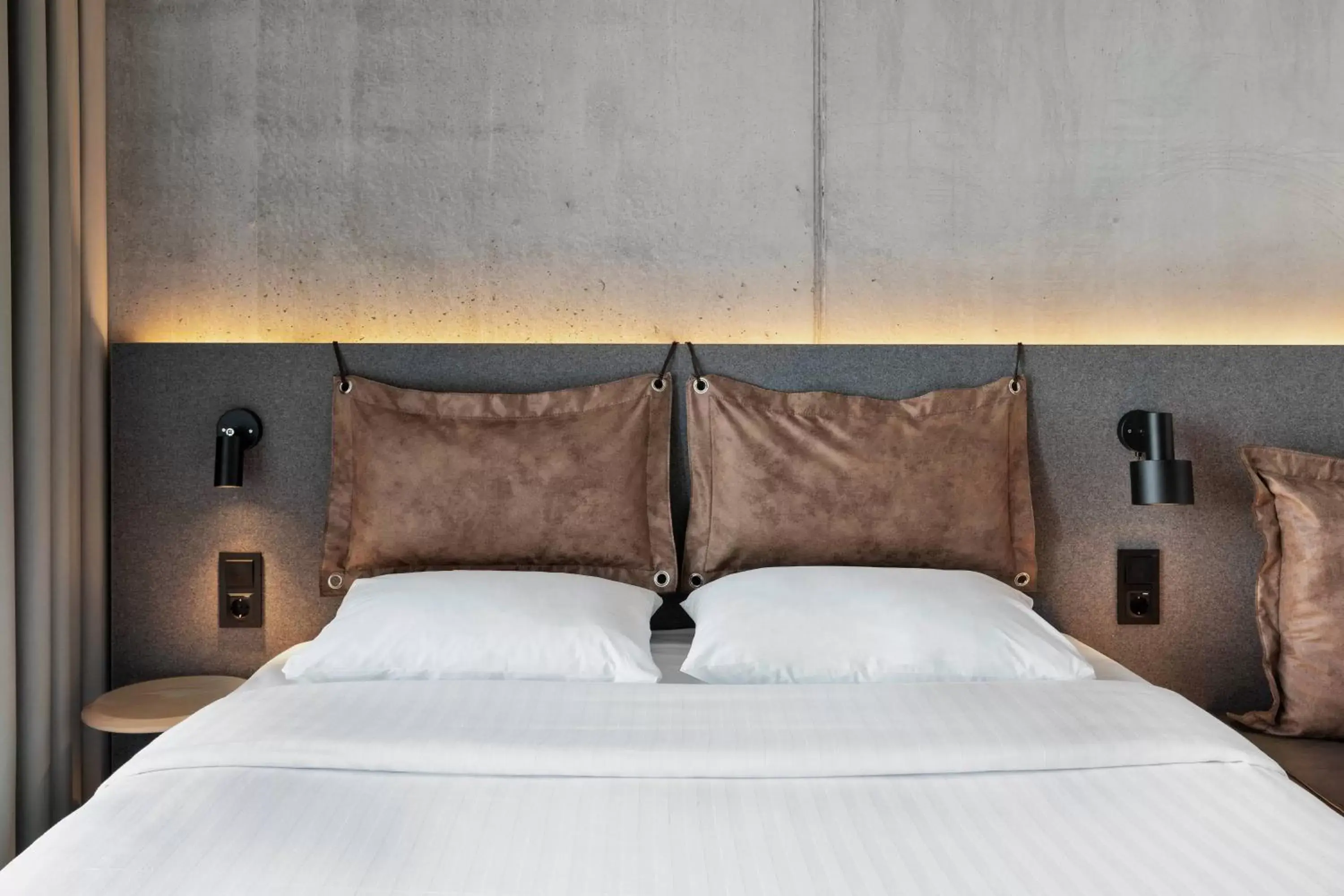 Photo of the whole room, Bed in Moxy Bergen