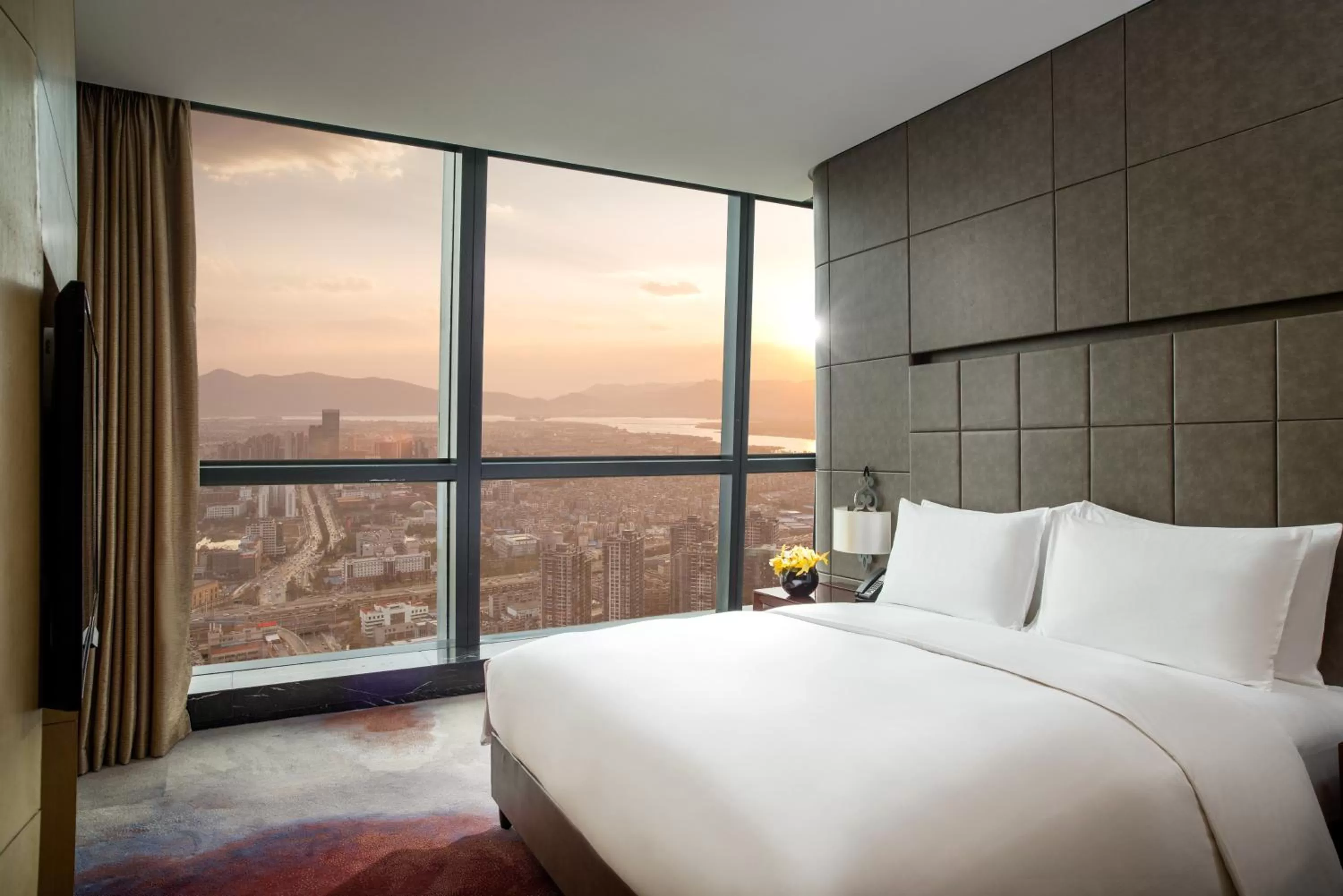 Bedroom, Bed in Sofitel Kunming