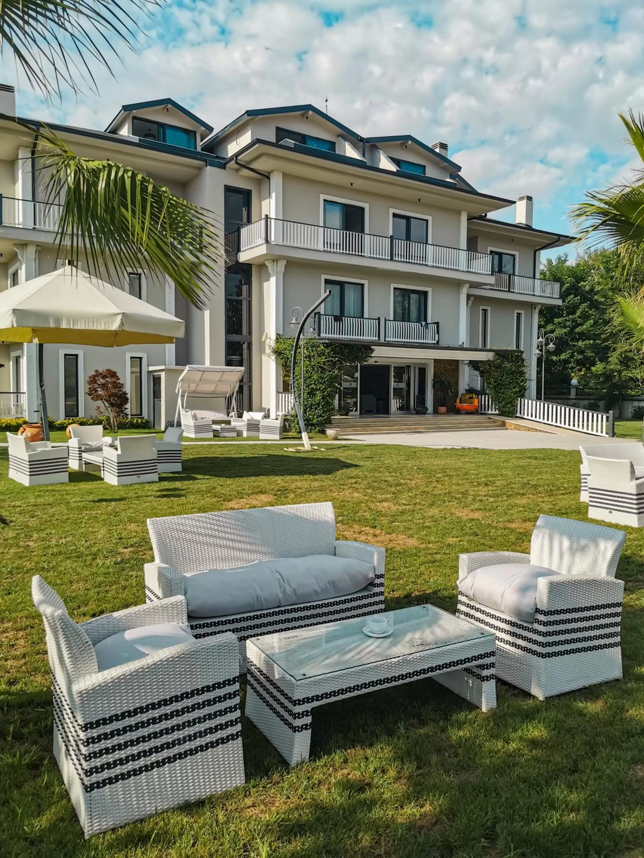 Property Building in Didi Butik Hotel