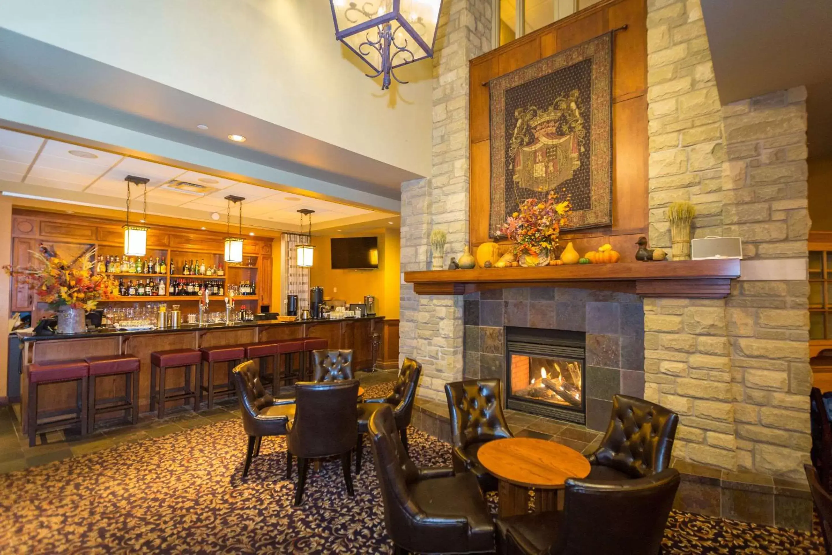 Lounge or bar, Restaurant/Places to Eat in Calabogie Peaks Hotel, Ascend Hotel Collection