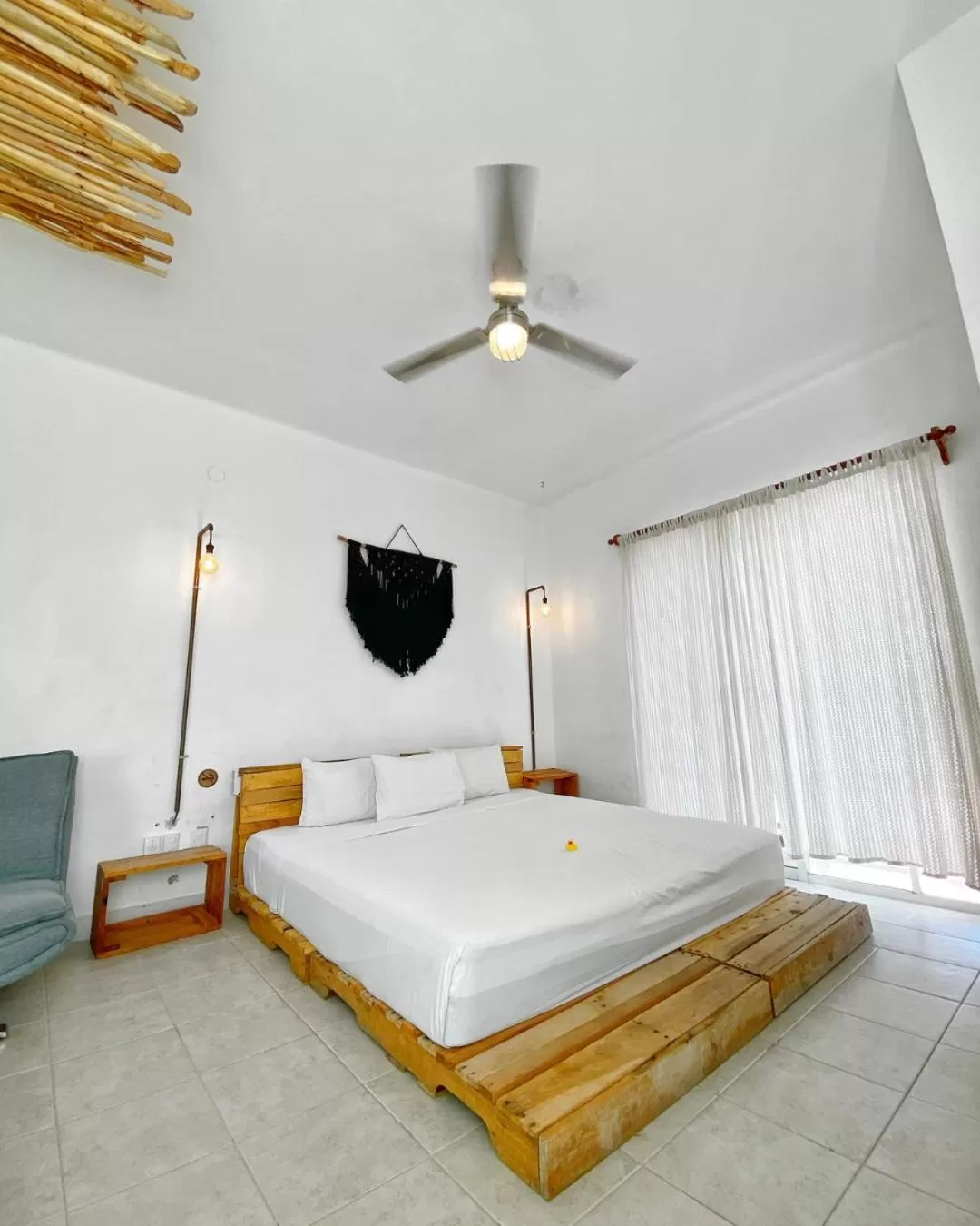 Photo of the whole room in Lucky Duck PJ