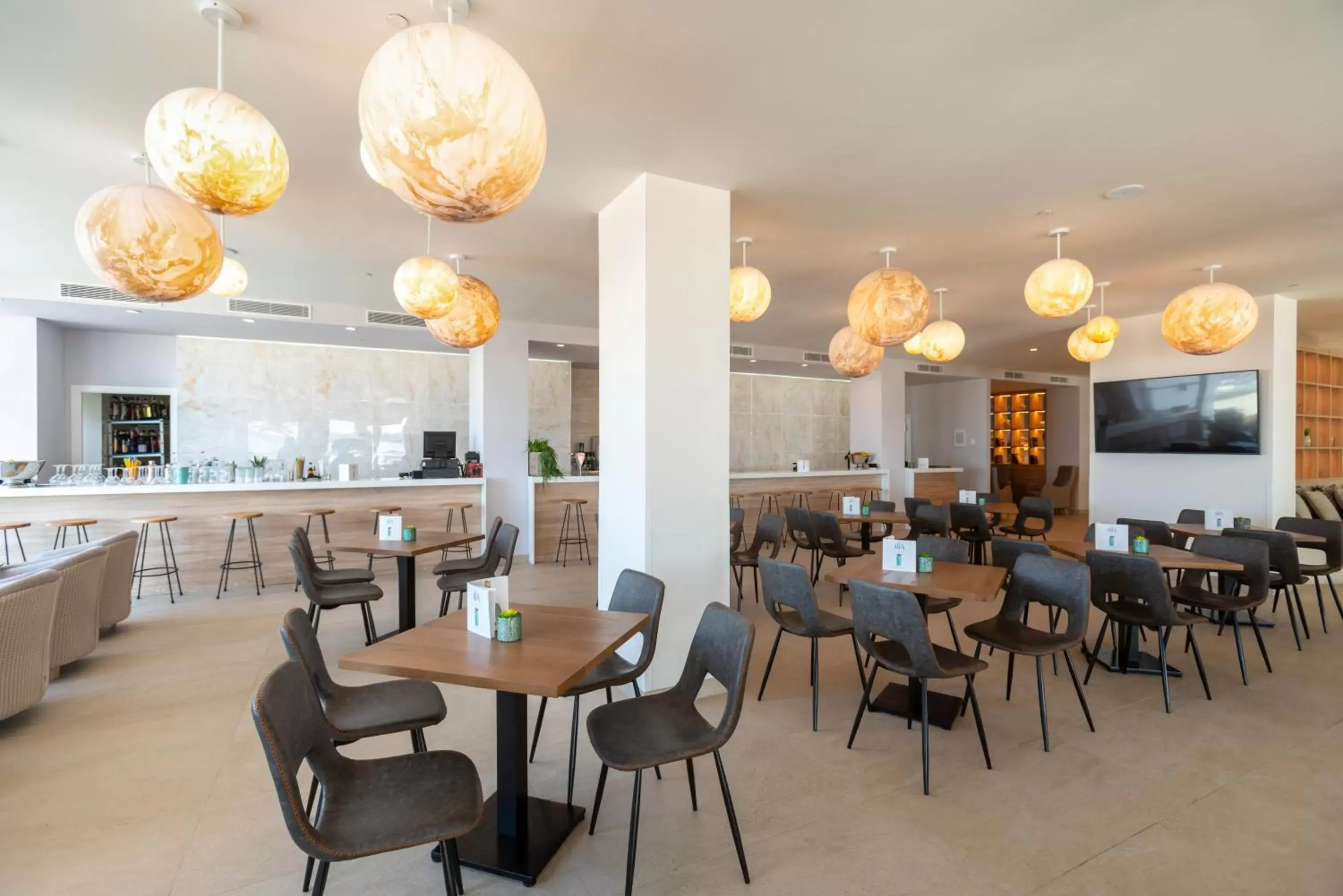 Lounge or bar, Restaurant/Places to Eat in Hotel Las Arenas