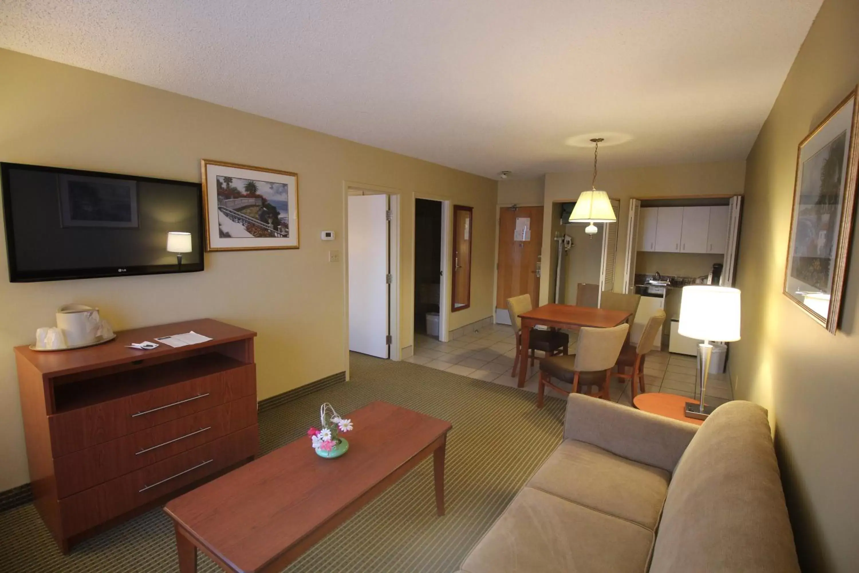 King Suite with Sofa Bed in Quality Inn & Suites Hawkesbury