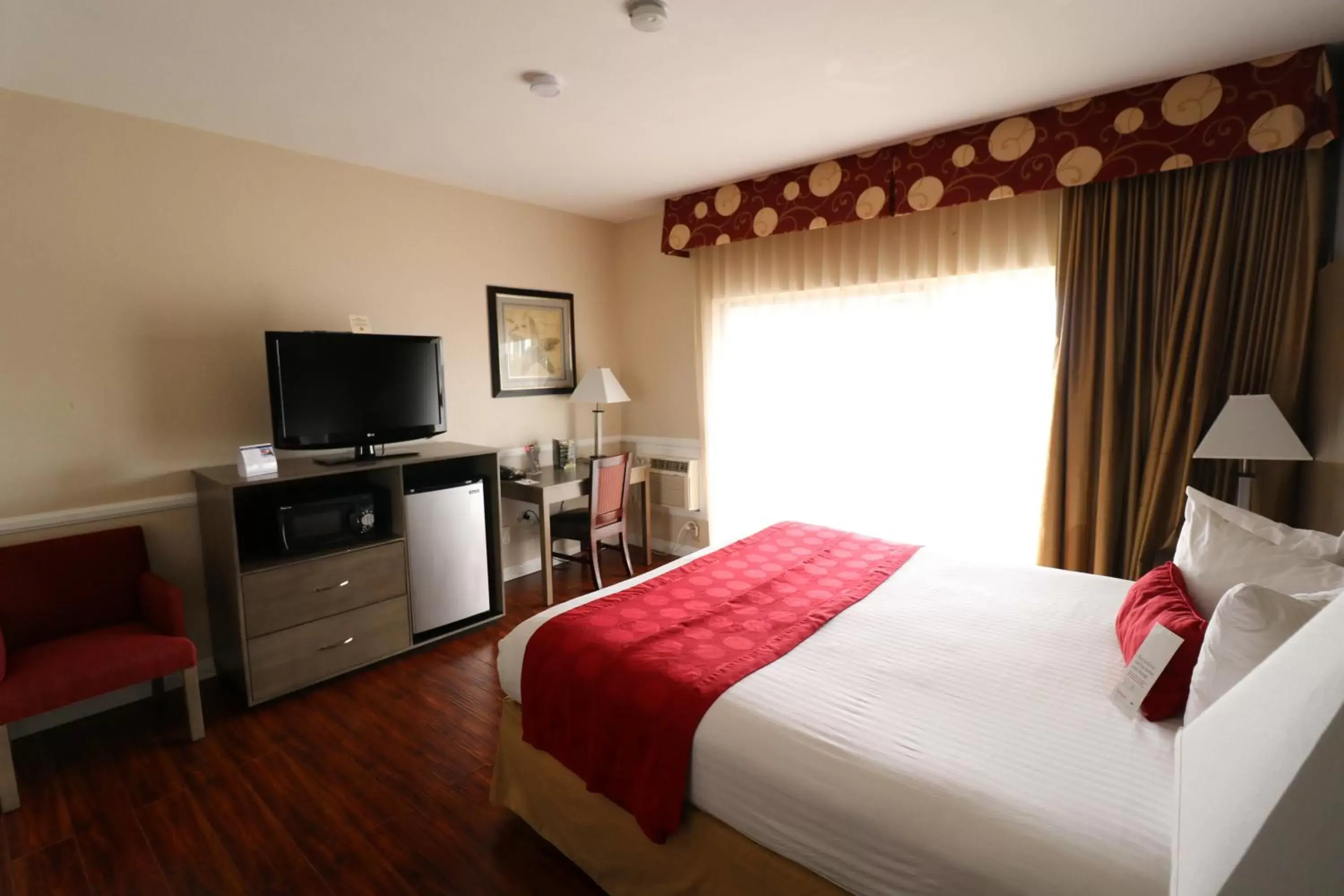 King Room with Harbor View - Non-Smoking in Ramada by Wyndham San Diego Airport King Room with Harbor View - Non-Smoking in Ramada by Wyndham San Diego Airport