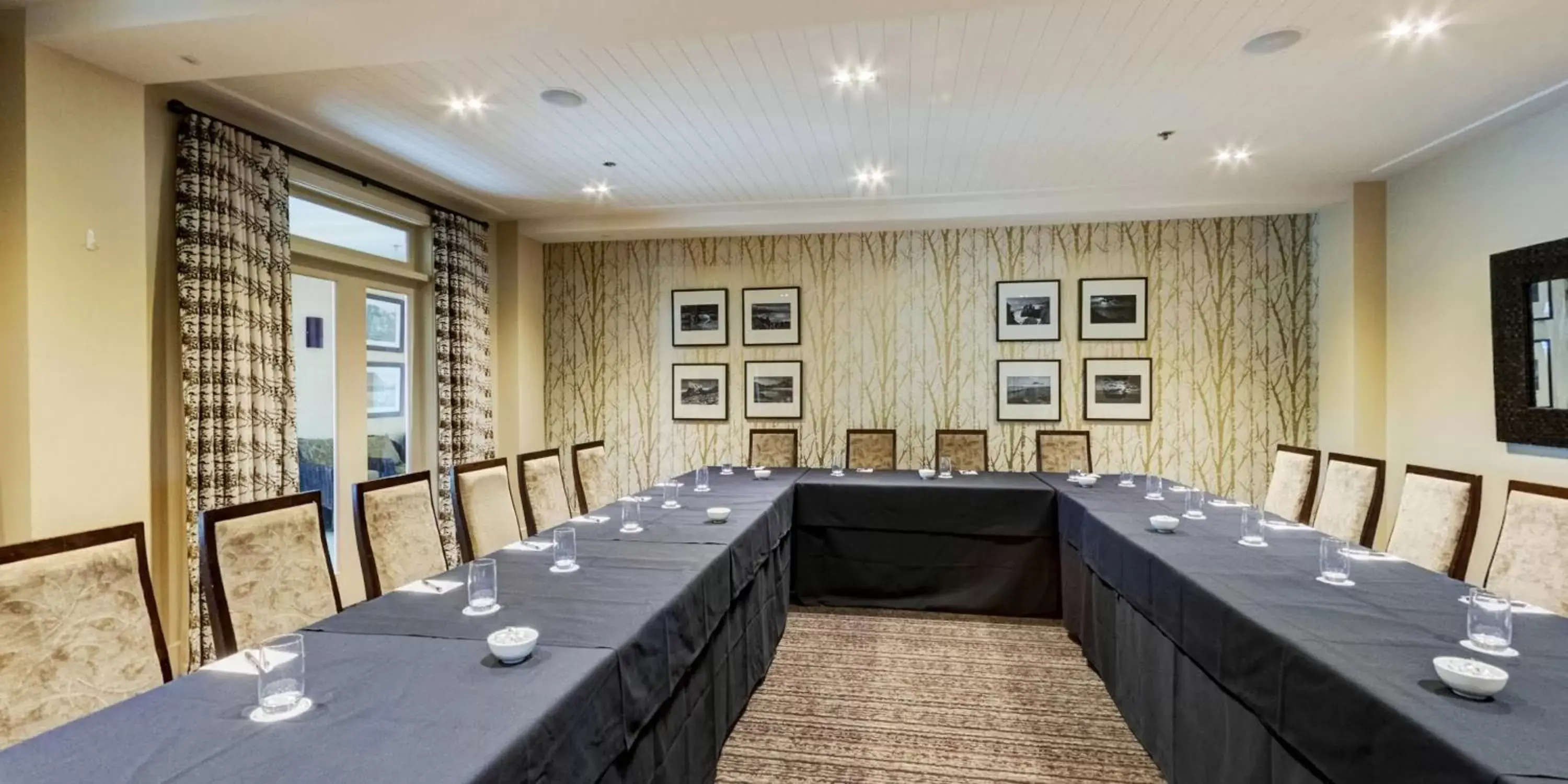 Meeting/conference room, Business Area/Conference Room in Distinction Te Anau Hotel & Villas