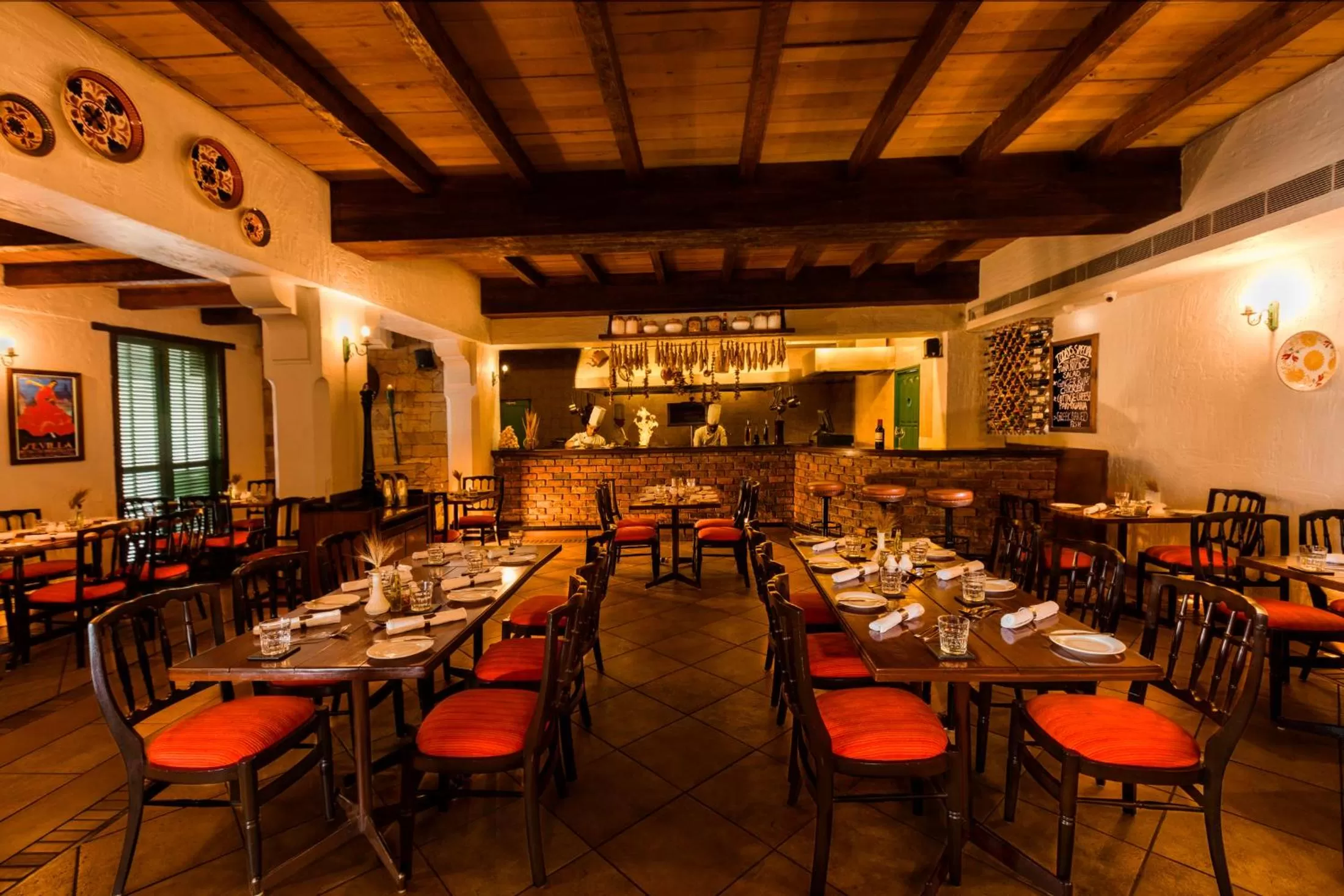 Restaurant/places to eat in Jehan Numa Palace Hotel