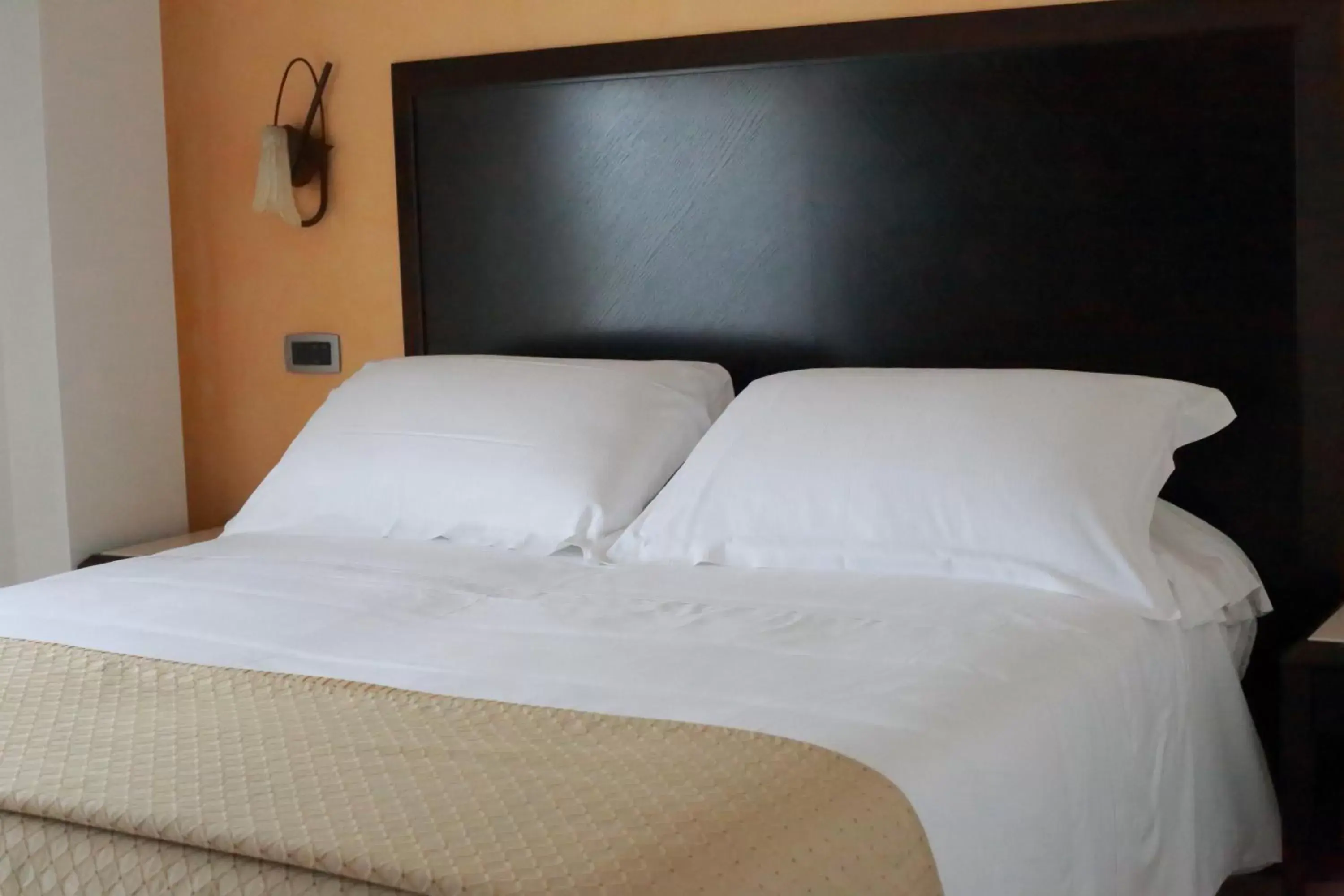 Bedroom, Bed in Hotel Du Soleil