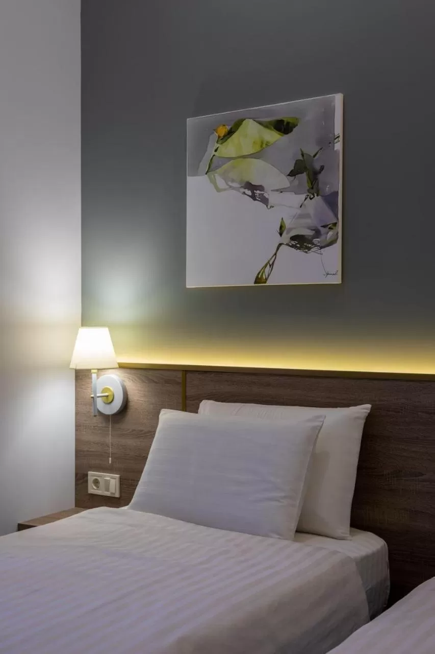 Bed in Four Rooms City