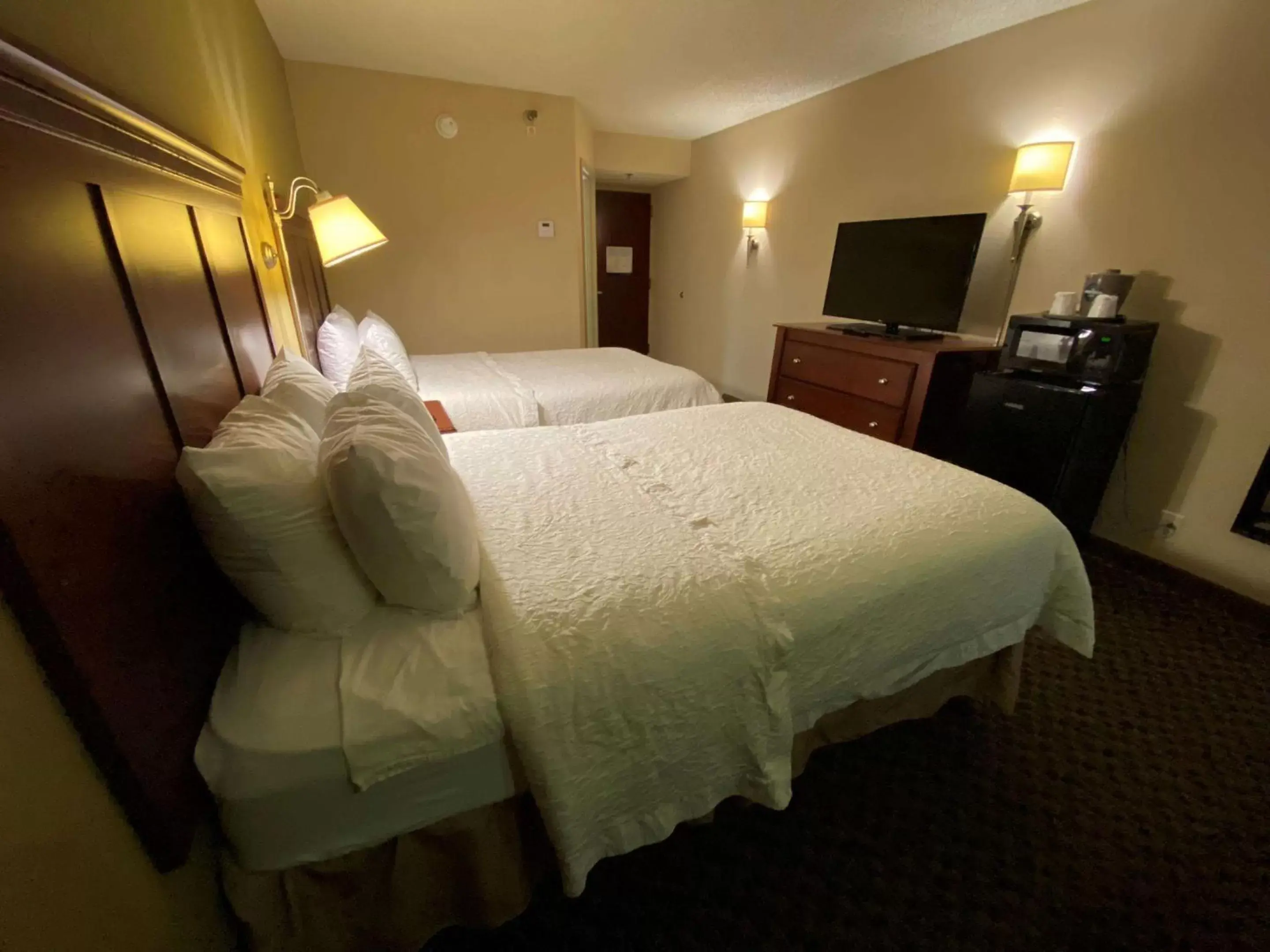 Bedroom, Bed in The Addison Hotel SureStay Collection by Best Western