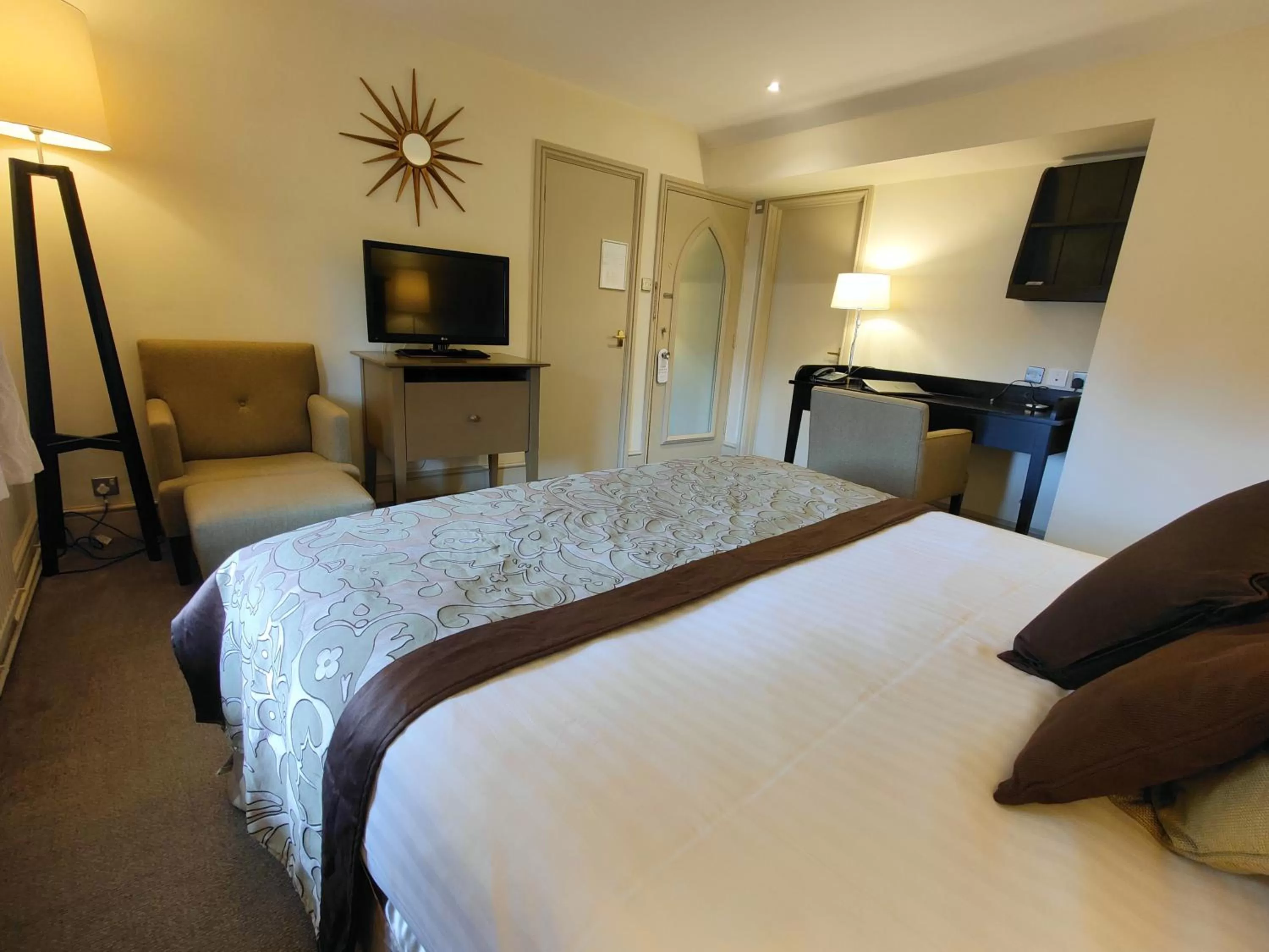 Bedroom, Bed in The Priest House On The River