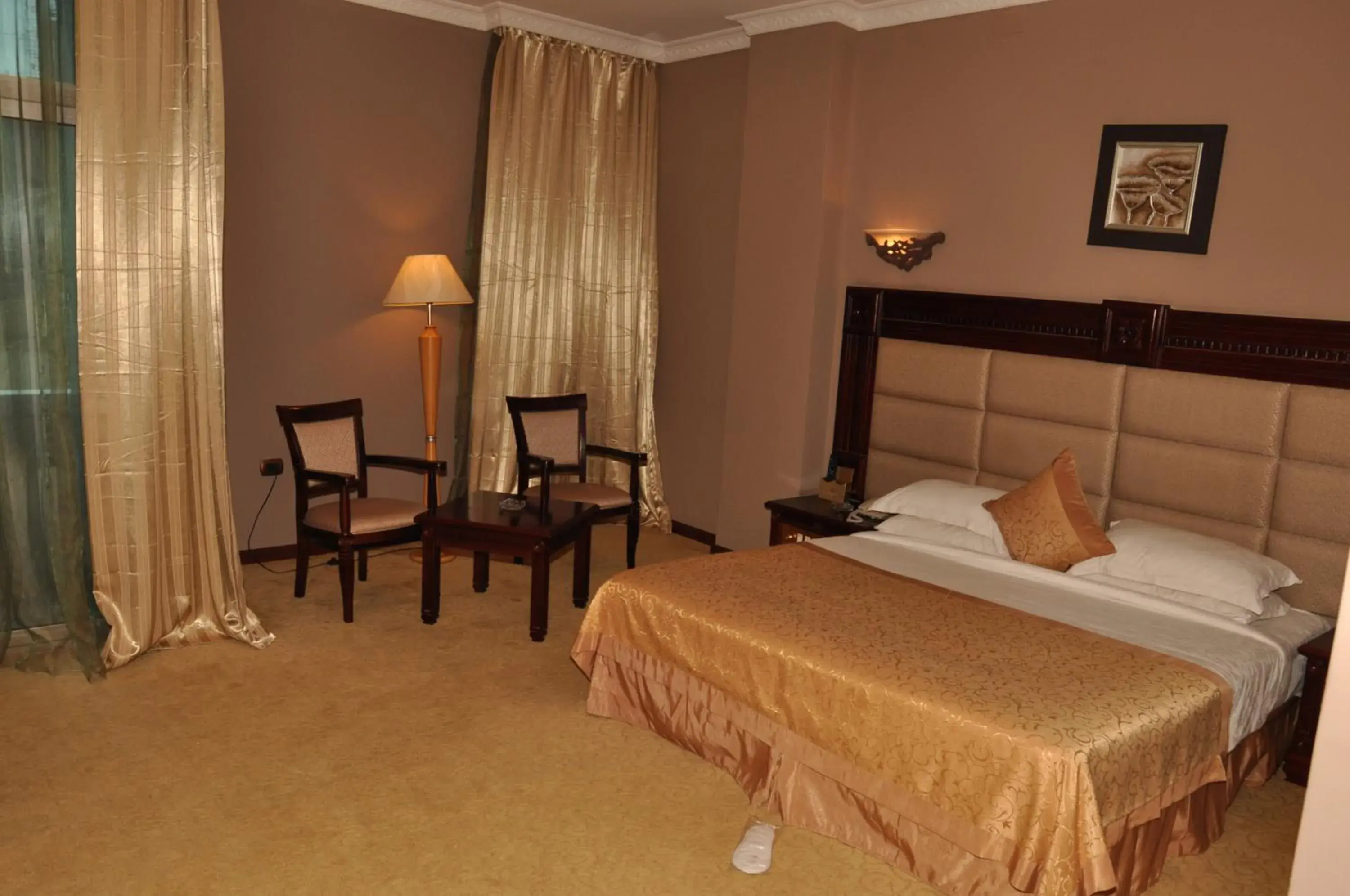 Bedroom, Bed in Friendship International Hotel