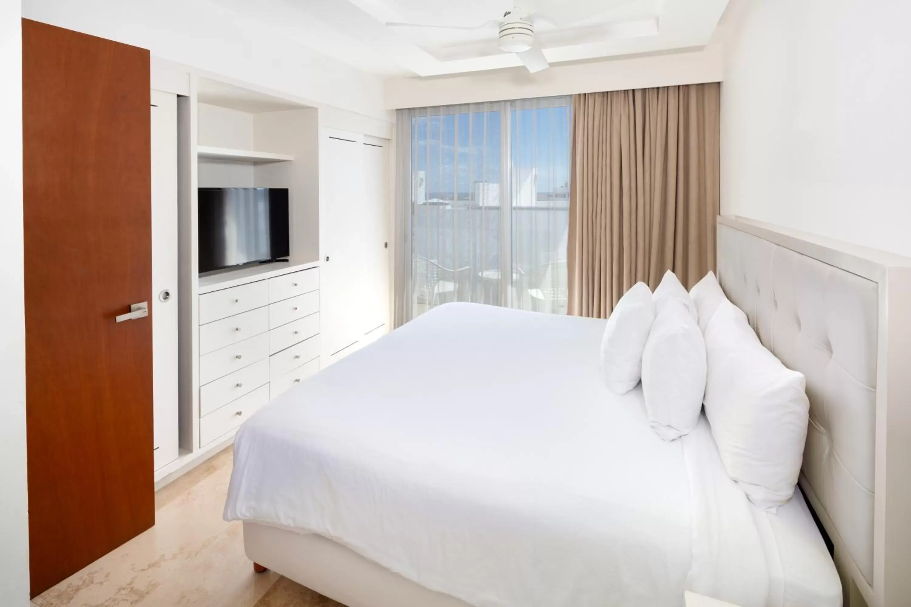 Bed in Antera Hotel & Residences