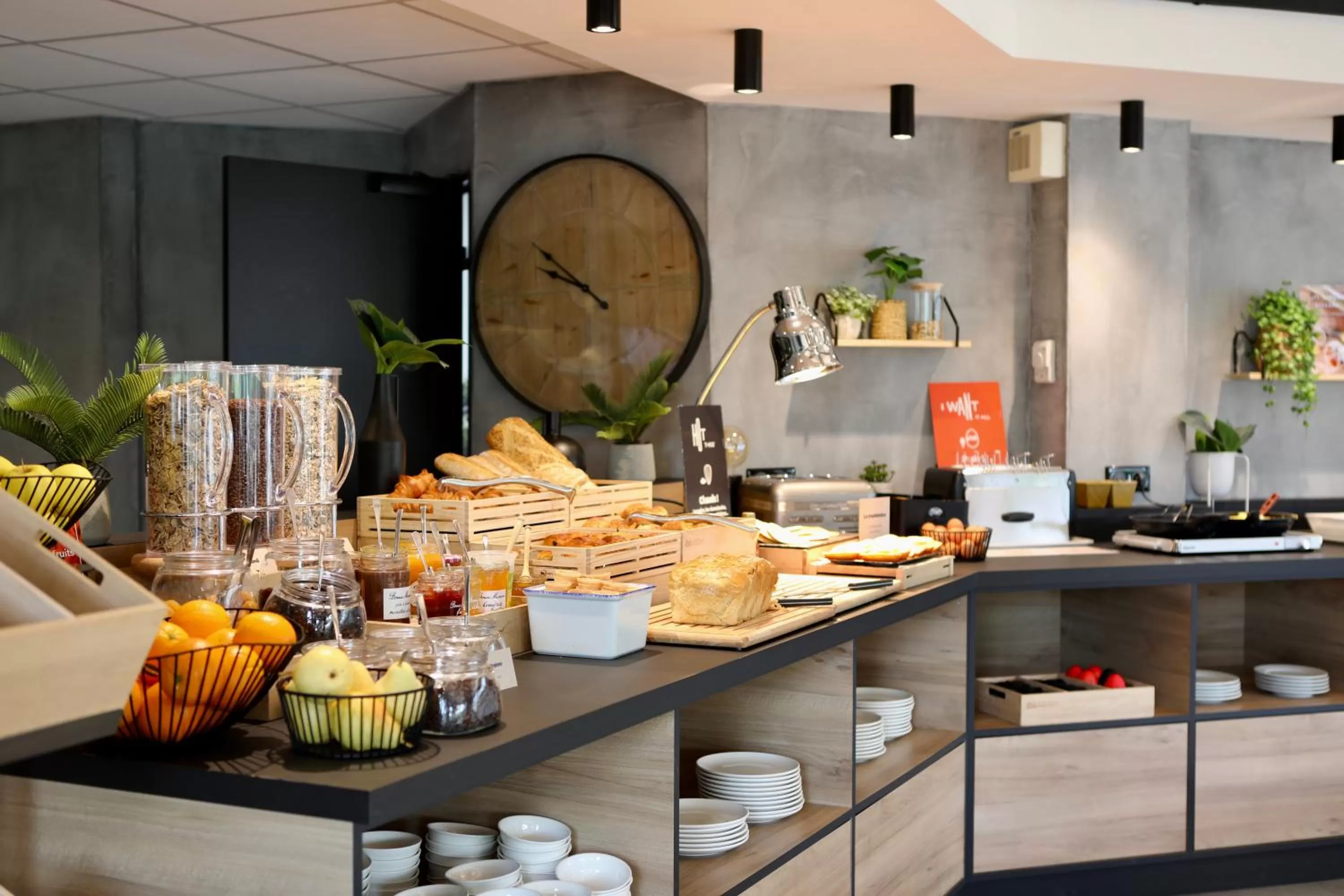 Restaurant/places to eat in ibis Aubenas