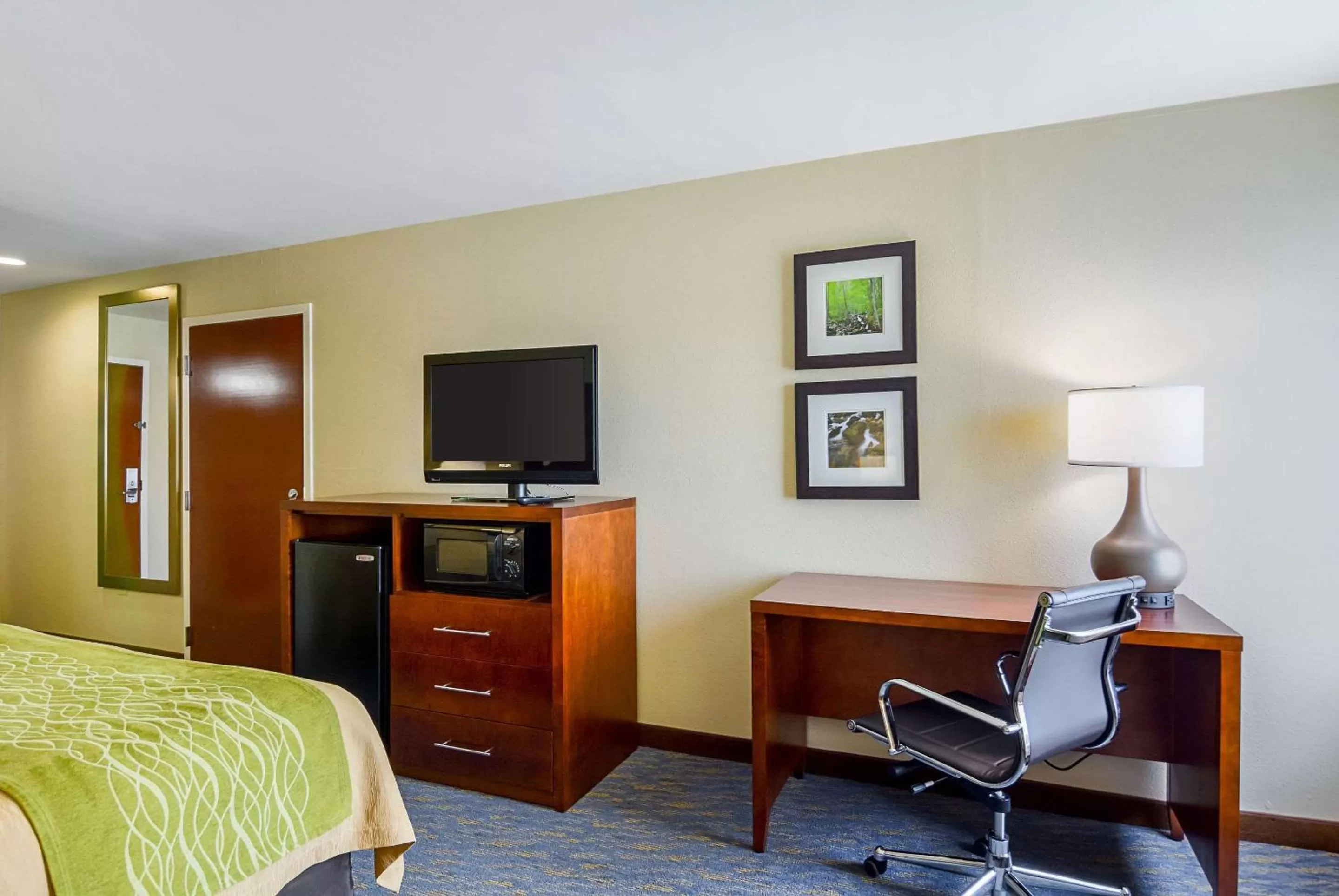 Photo of the whole room, Bed in Comfort Inn Woodstock Shenandoah