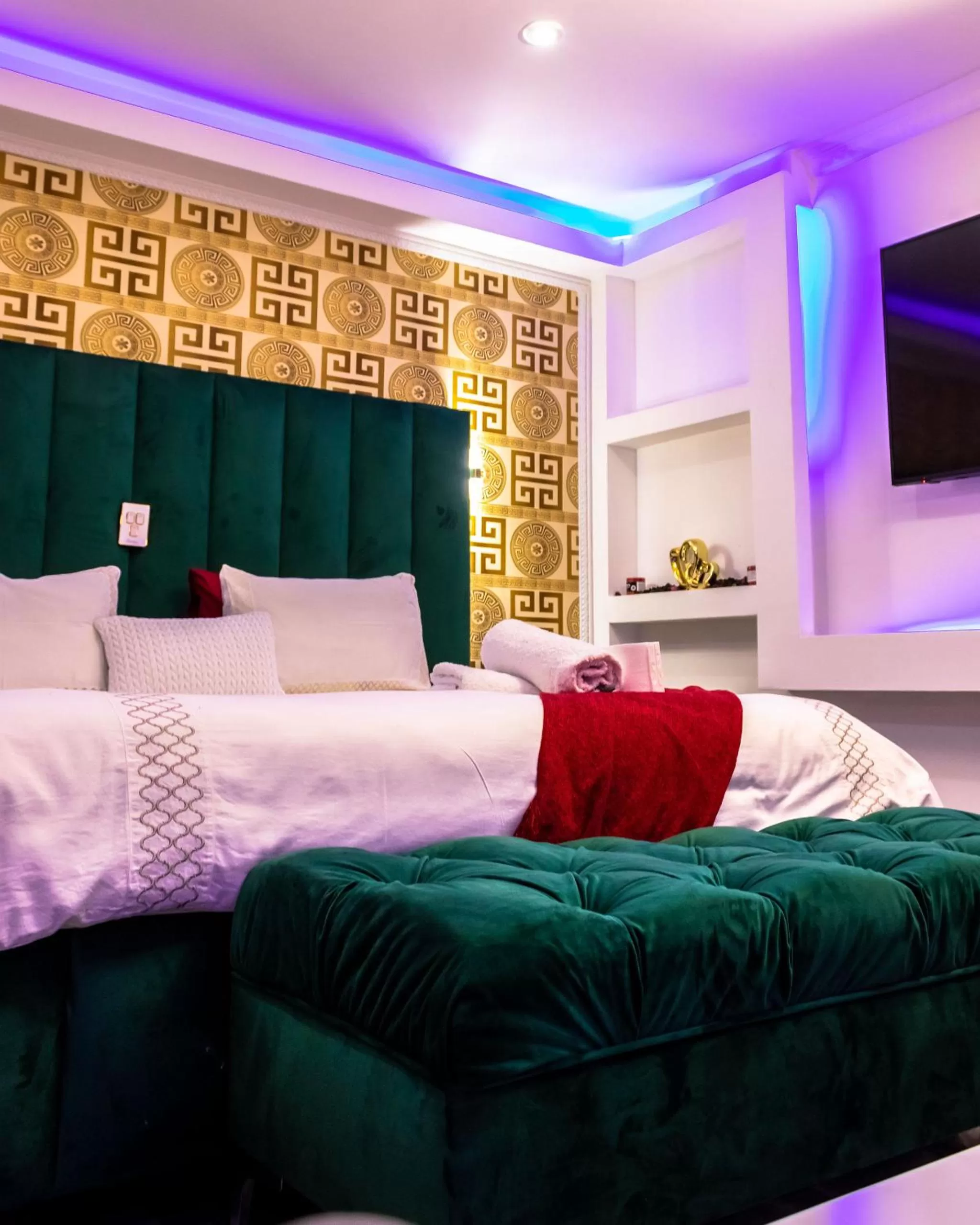 Bedroom, Bed in Gold Crown International Hotel Johannesburg