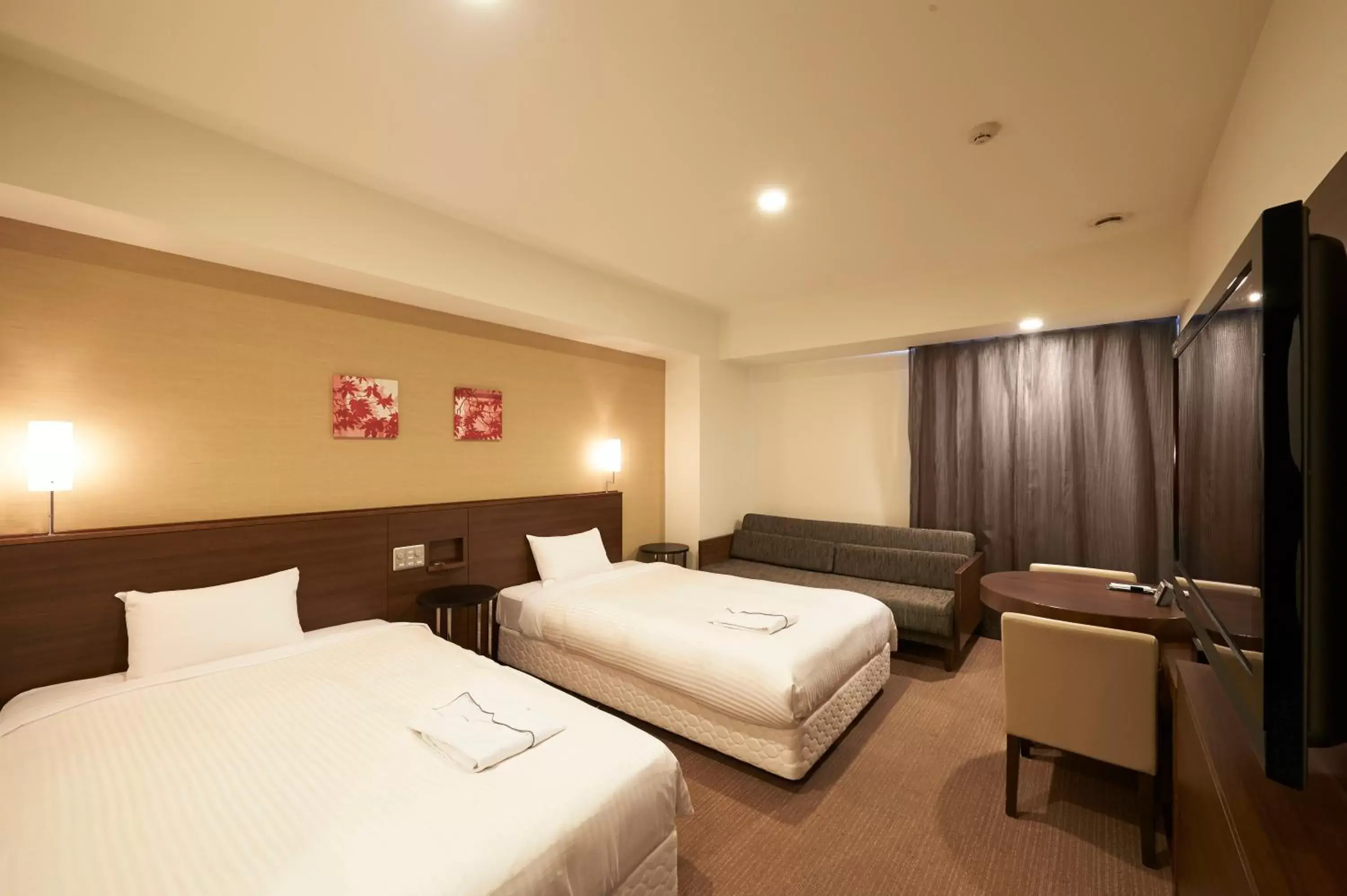 Photo of the whole room, Bed in Sotetsu Fresa Inn Chiba Kashiwa