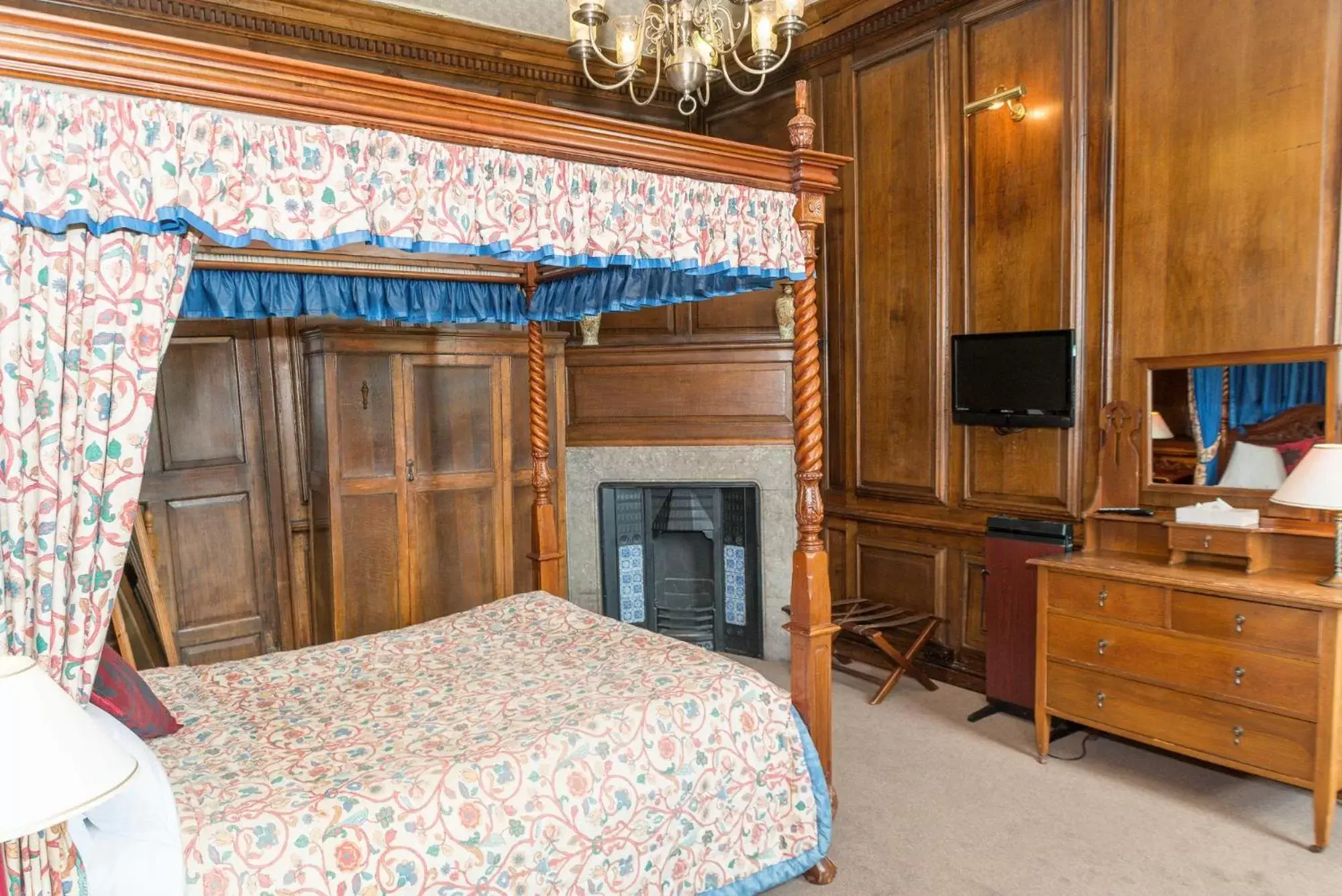Bedroom, Bed in Haughton Hall