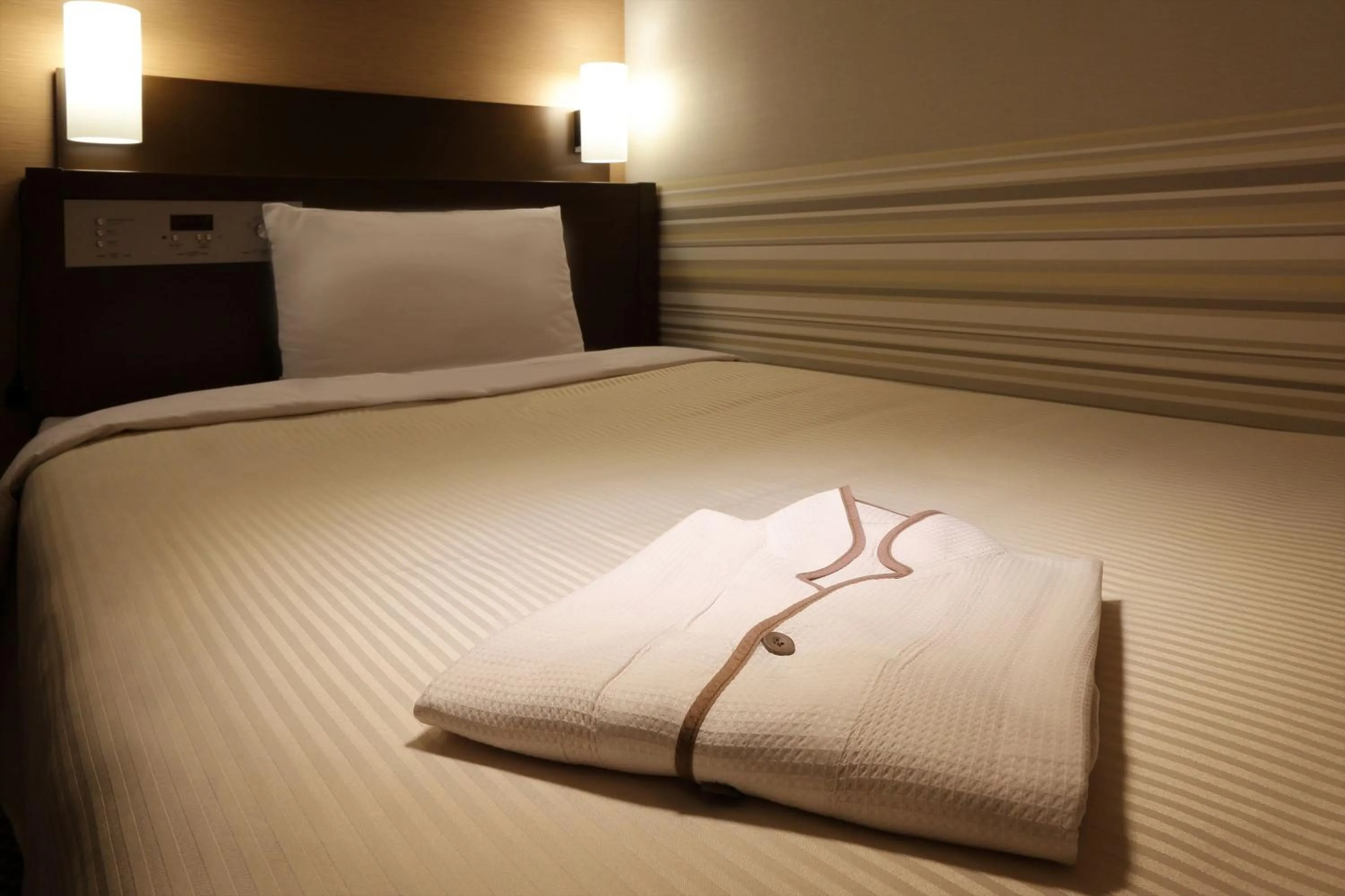 Photo of the whole room, Bed in Keio Presso Inn Shinjuku
