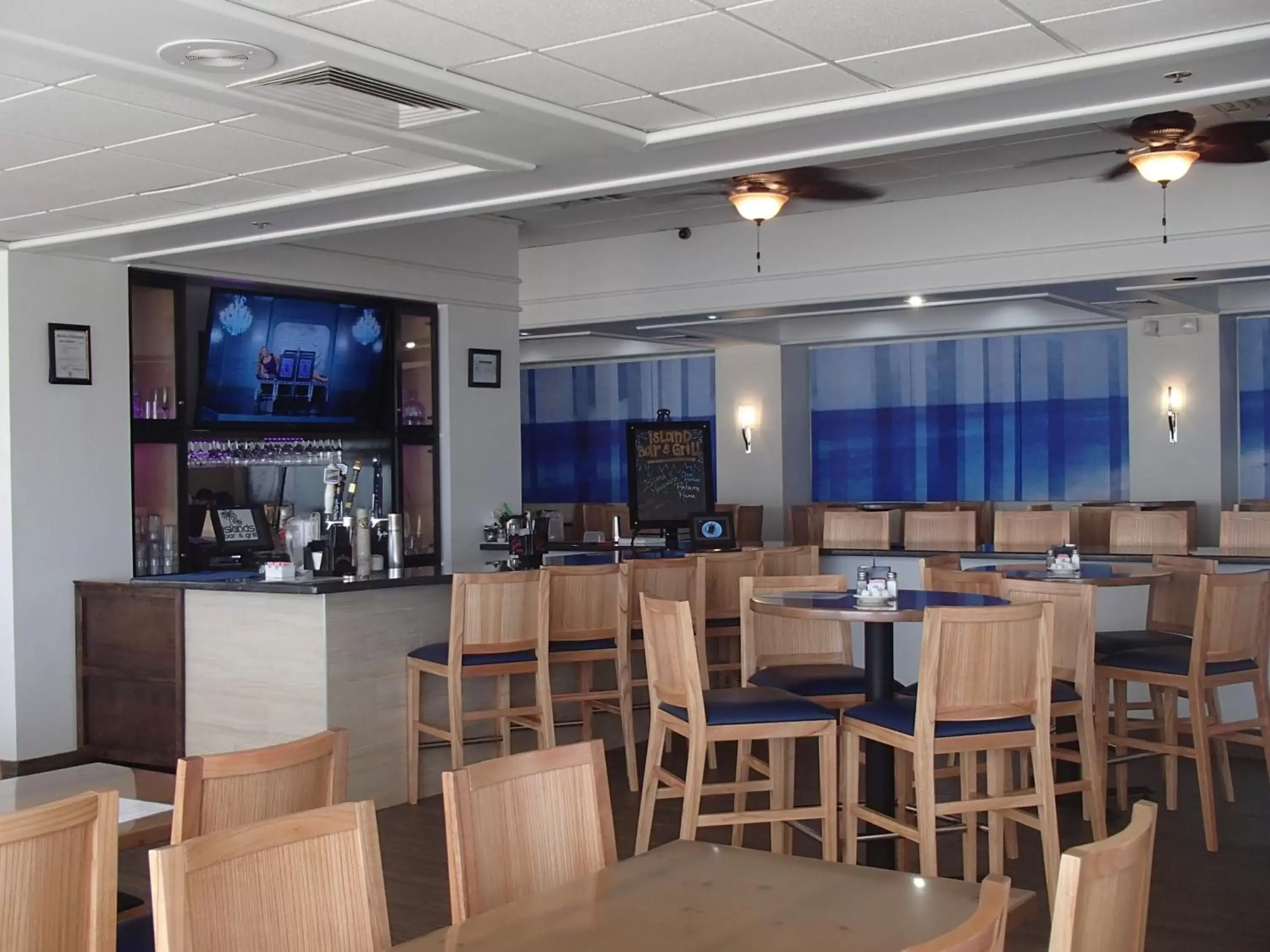 Restaurant/places to eat, Lounge/Bar in DoubleTree by Hilton Corpus Christi Beachfront