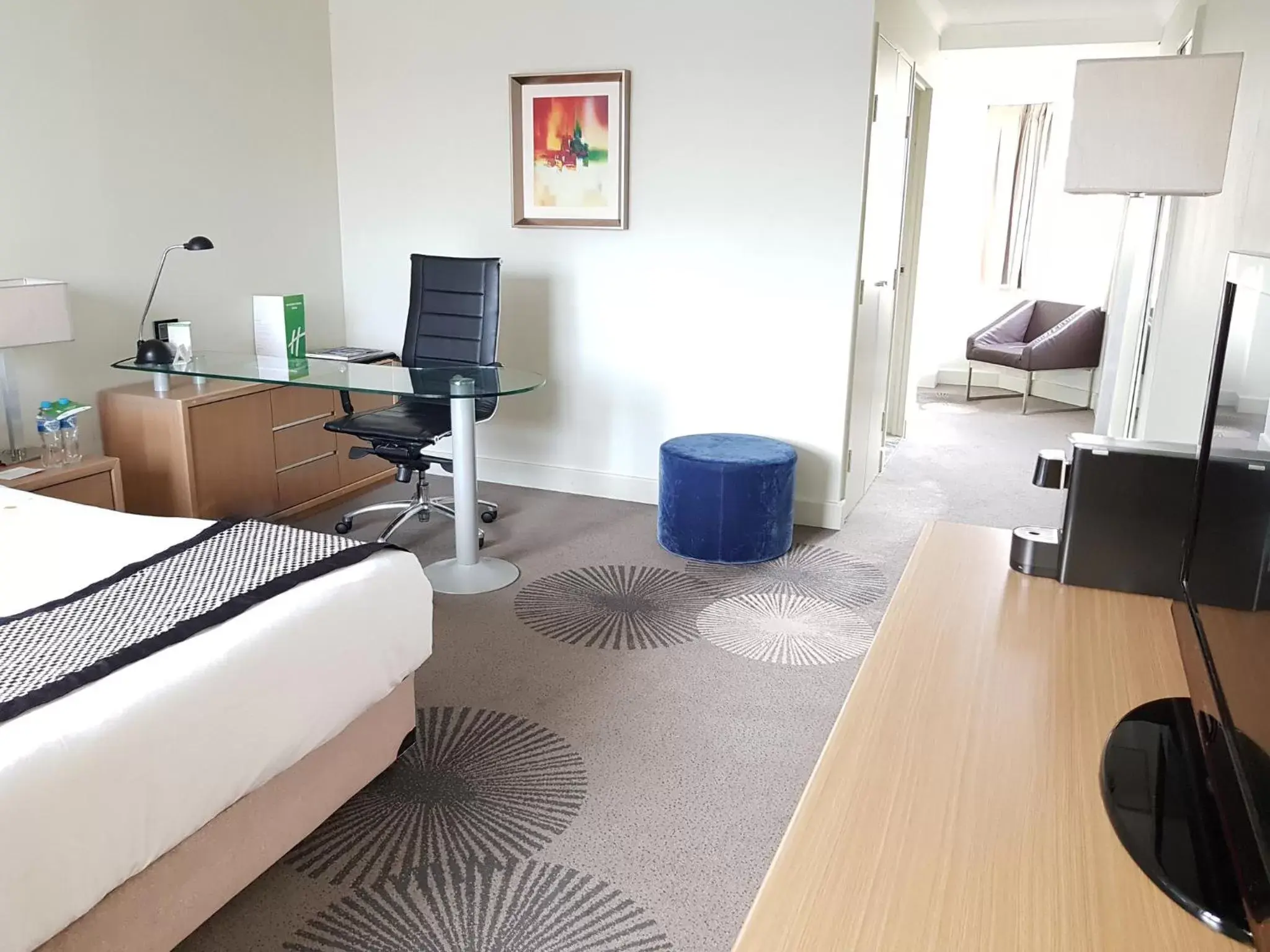 Photo of the whole room, Seating Area in Holiday Inn Parramatta, an IHG Hotel