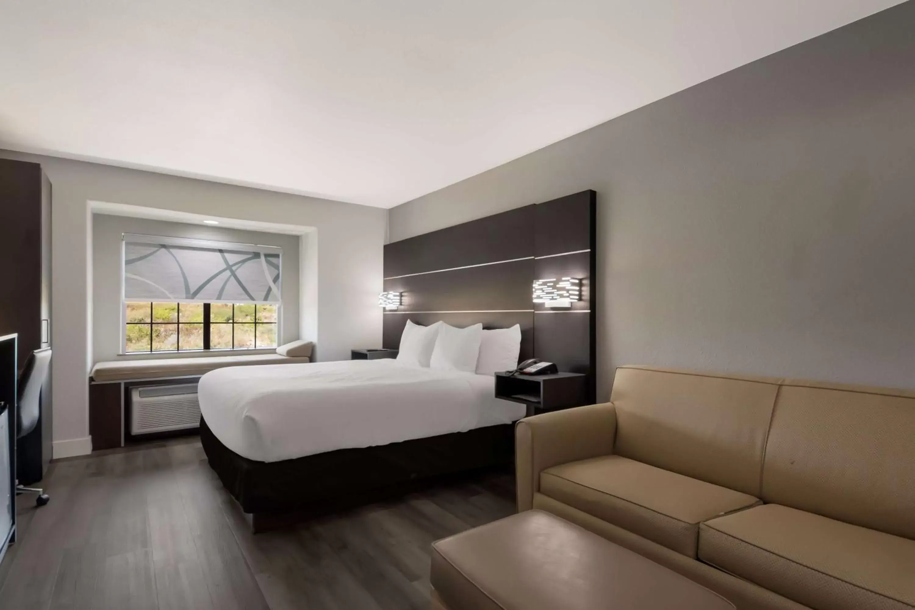 Photo of the whole room, Bed in Best Western SeaWorld San Antonio Photo of the whole room, Bed in Best Western SeaWorld San Antonio