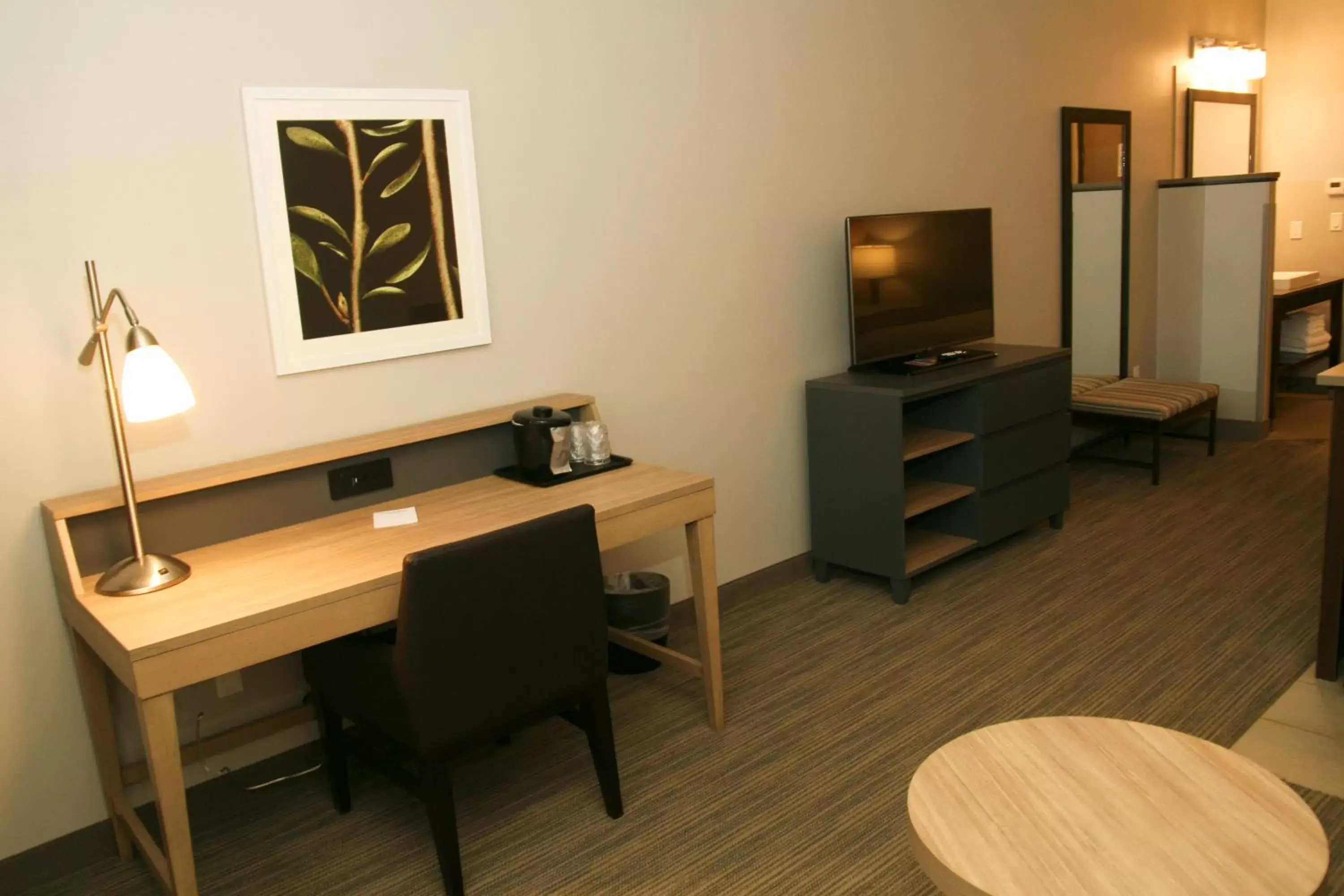 TV and multimedia, TV/Entertainment Center in Country Inn & Suites by Radisson, Prineville, OR