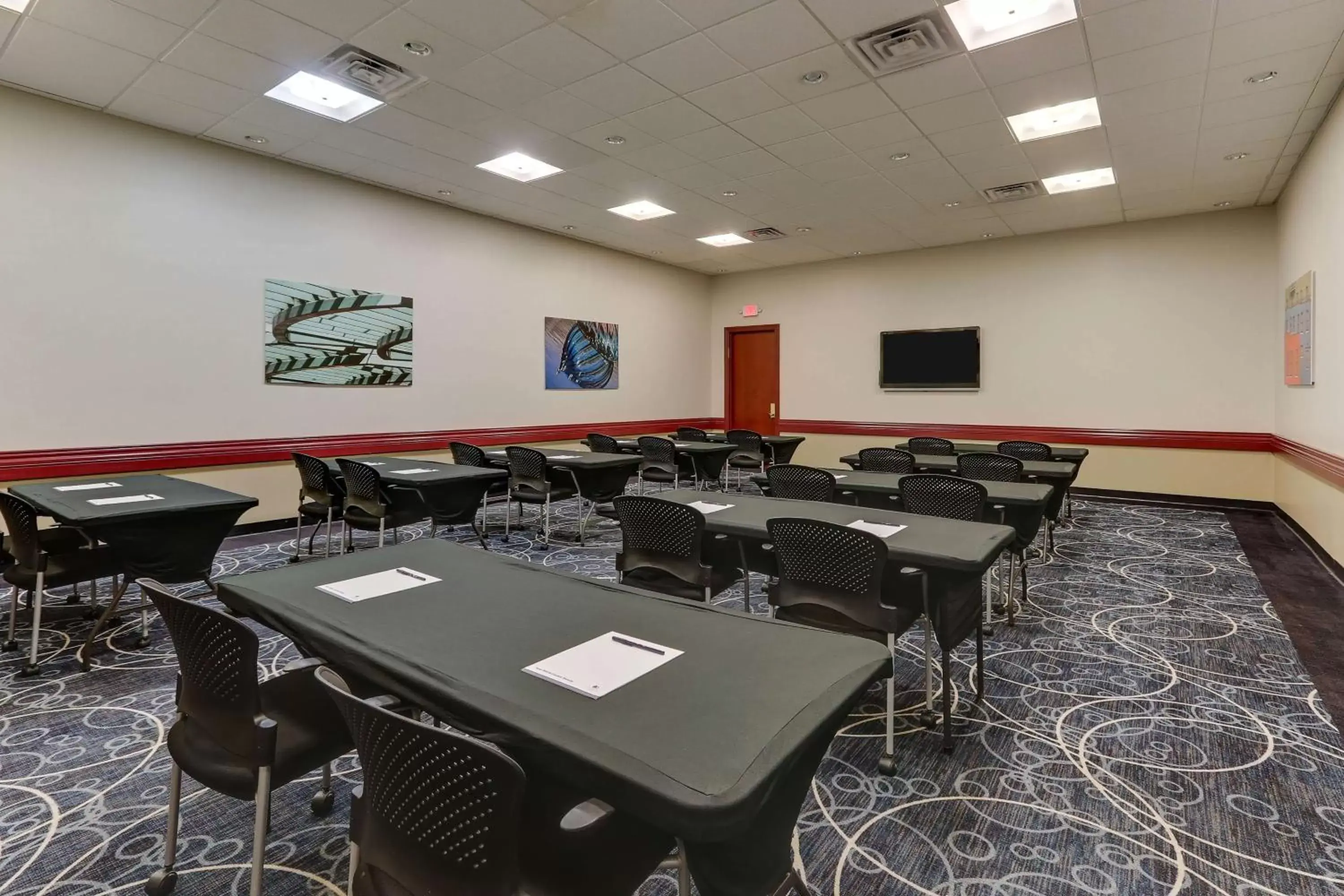 Meeting/conference room in DoubleTree by Hilton St. Louis Forest Park