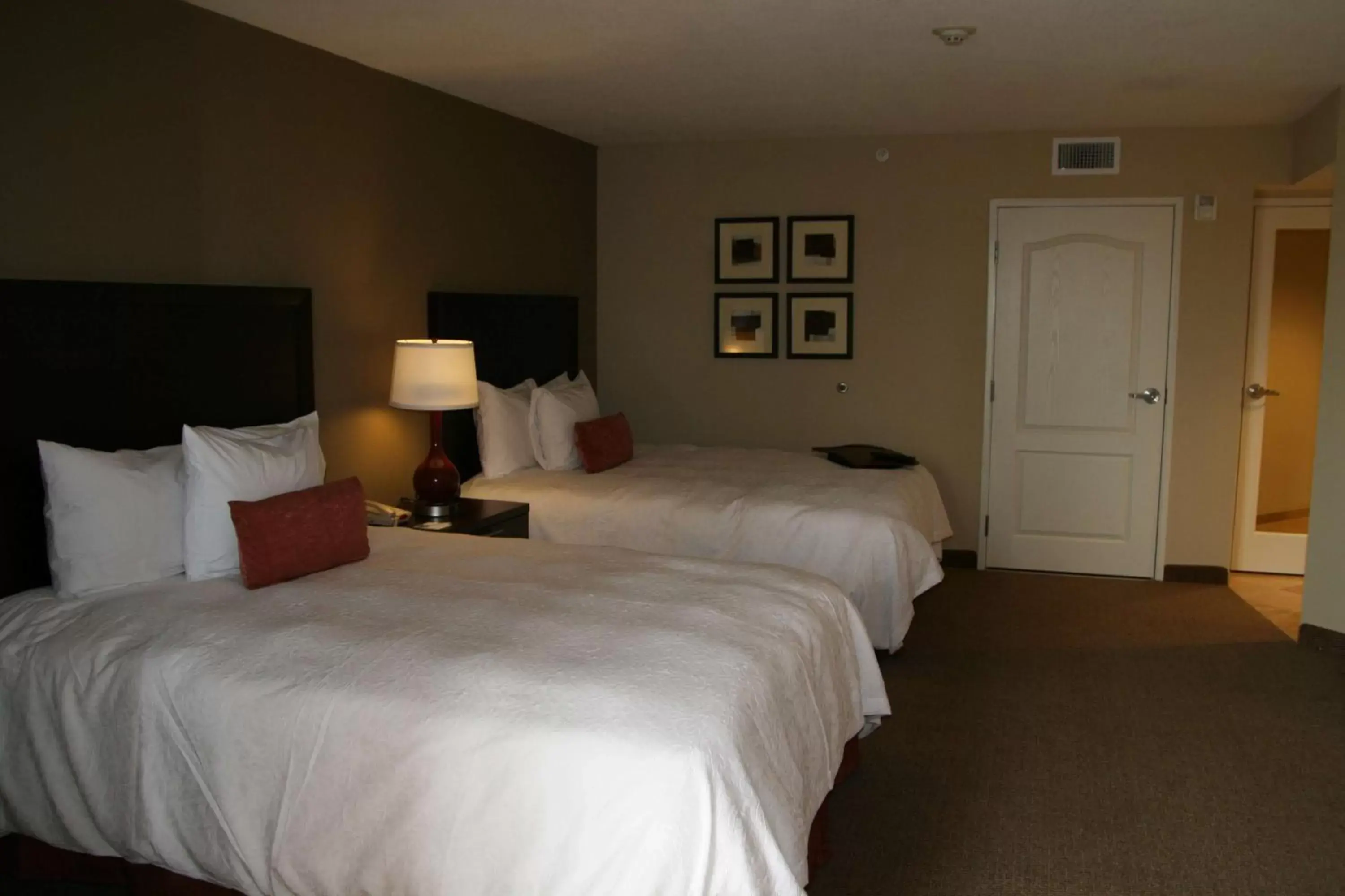 Bed in Hampton Inn & Suites Phoenix/Gilbert