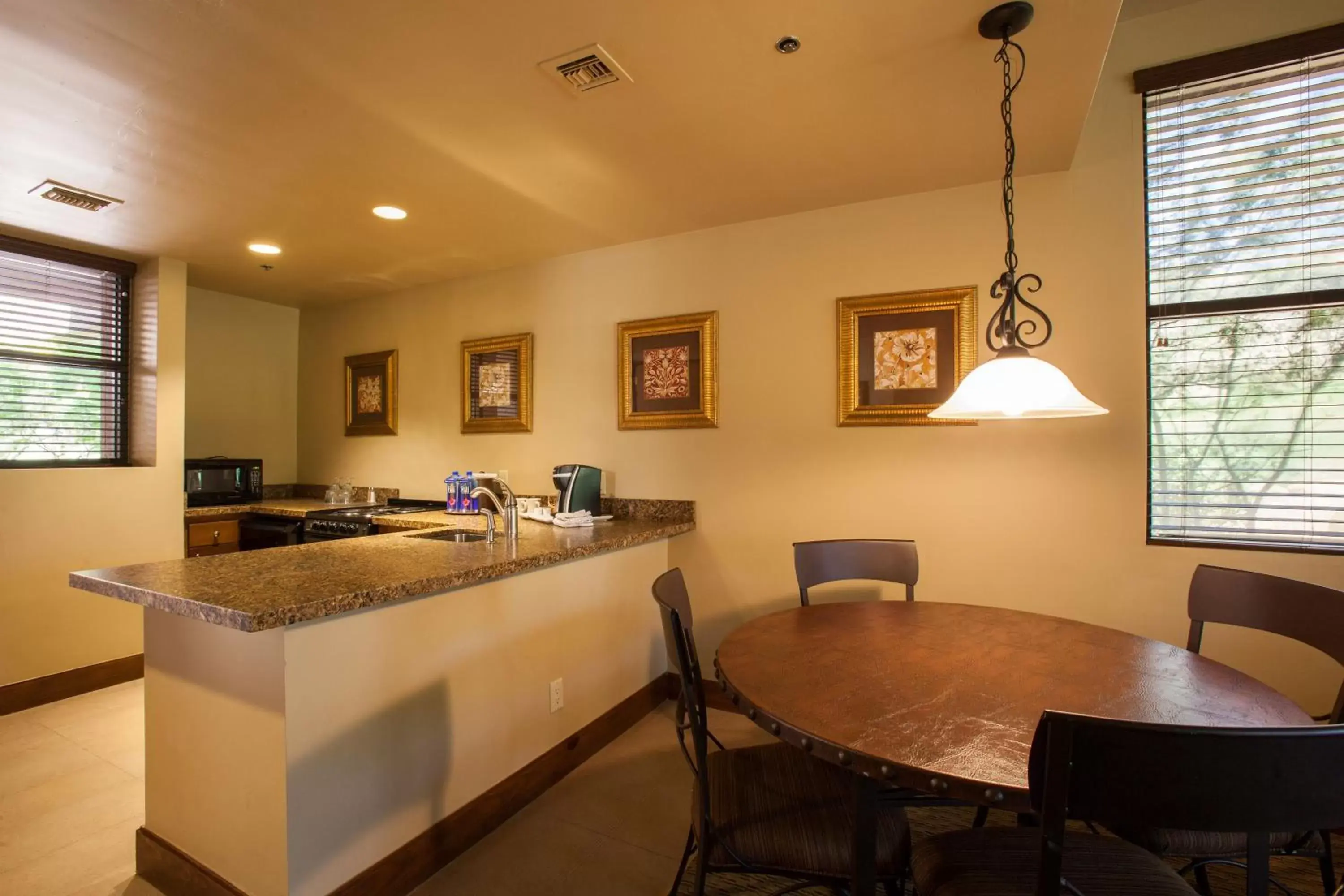Kitchen or kitchenette, Lounge/Bar in The Lodge at Ventana Canyon