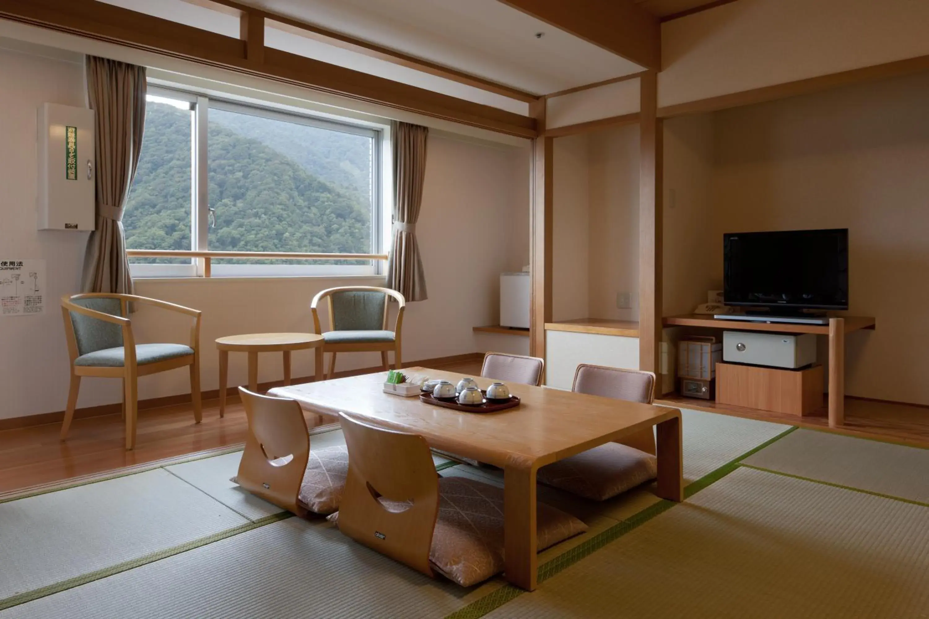 Photo of the whole room, Seating Area in Hotel Morinokaze Tateyama