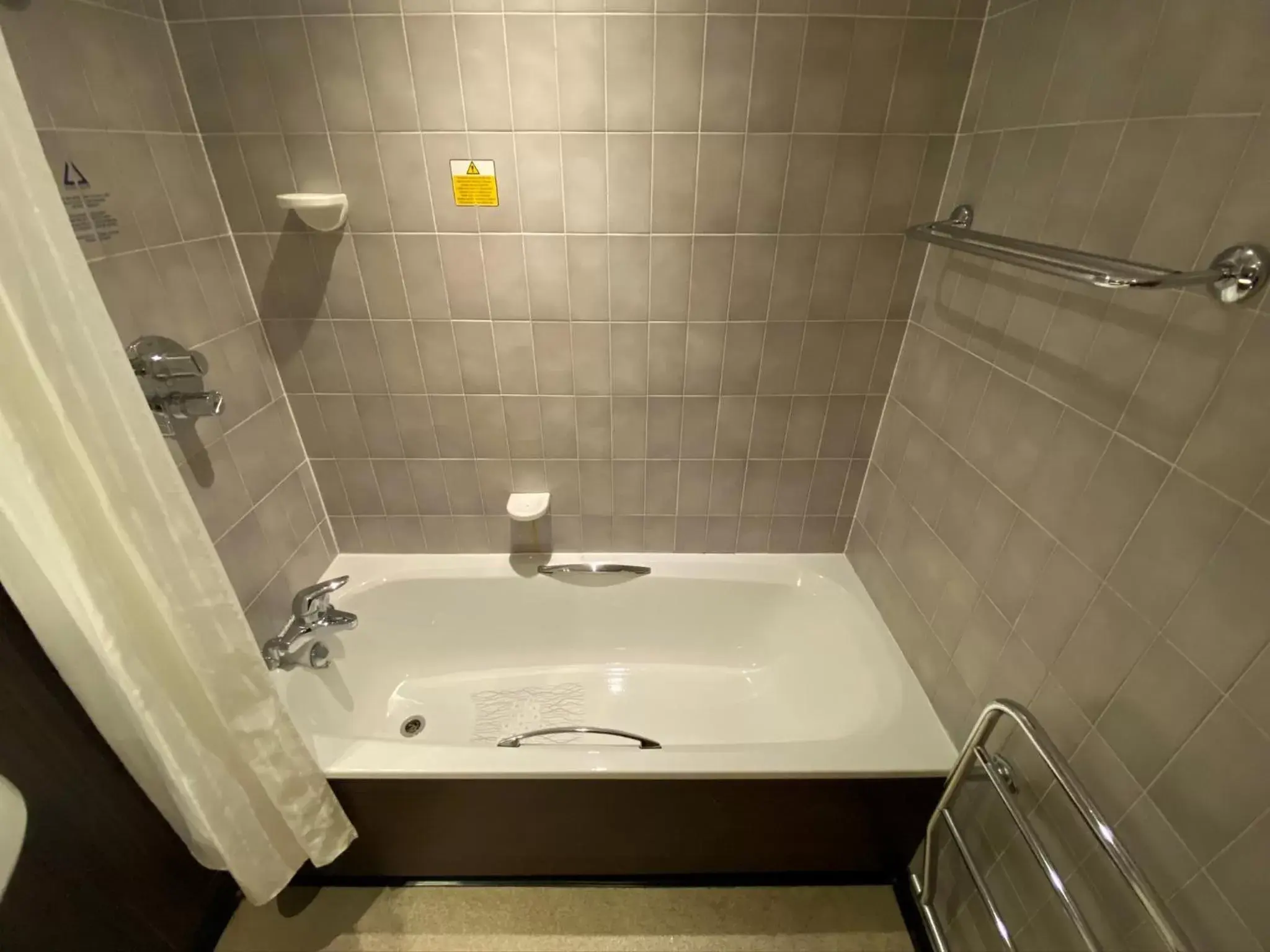Bathroom in Mercure Bradford, Bankfield Hotel