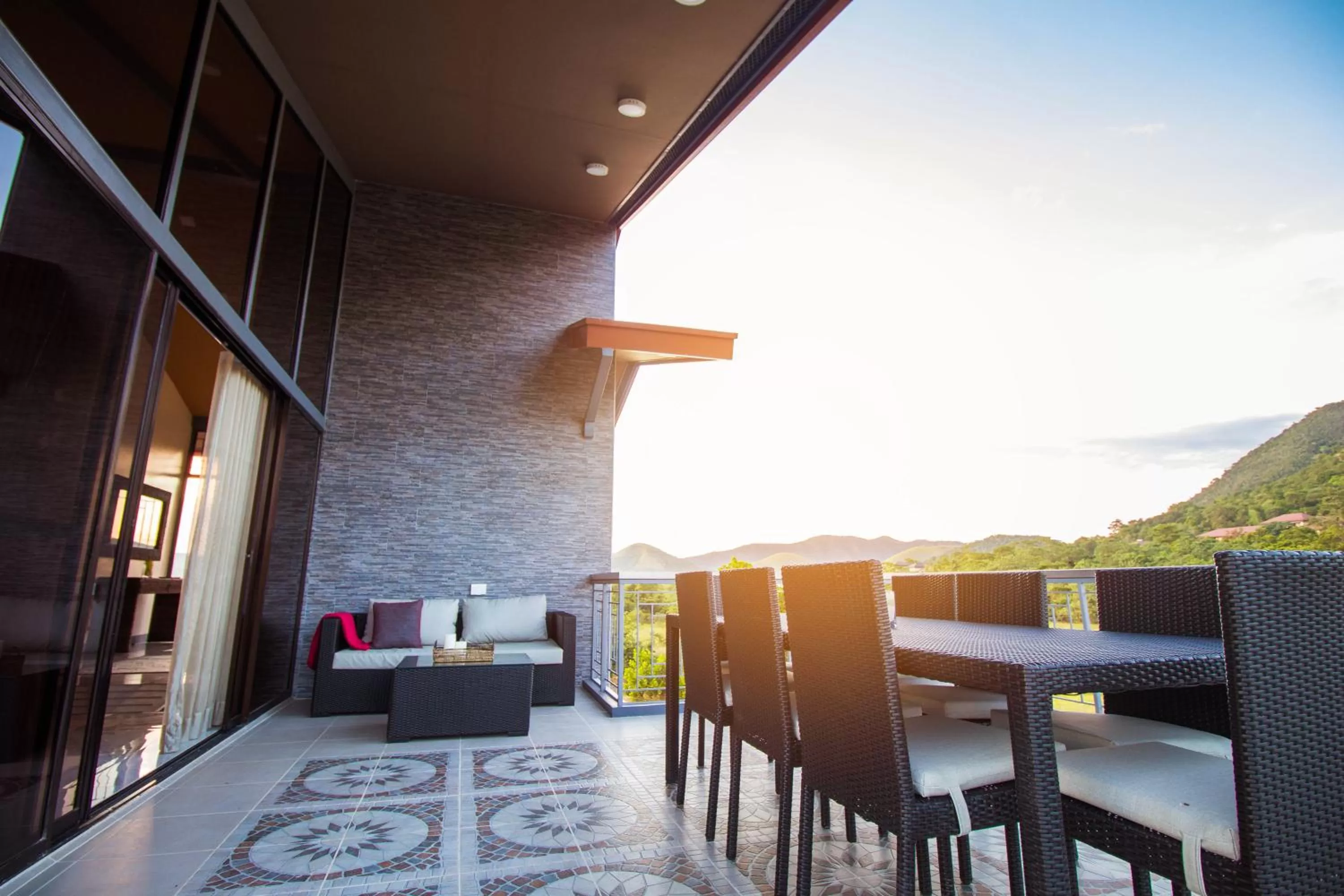 Restaurant/places to eat in Bella Villa Coron